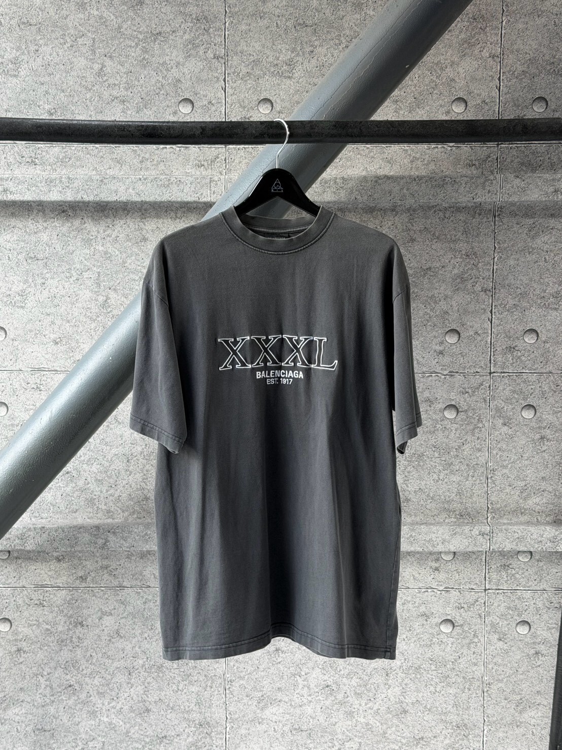 BALENCIAGA 水洗做舊 刺繡XXXL字母Logo 短袖T