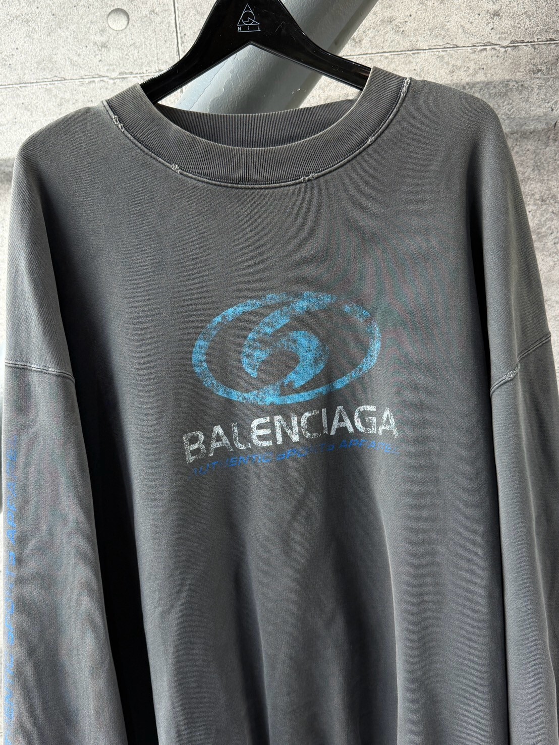 BALENCIAGA 水洗做舊 藍衝浪Logo 黑灰衛衣