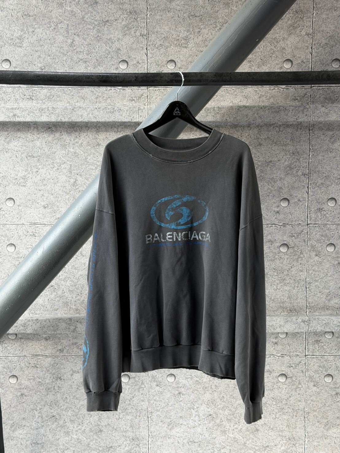BALENCIAGA 水洗做舊 藍衝浪Logo 黑灰衛衣