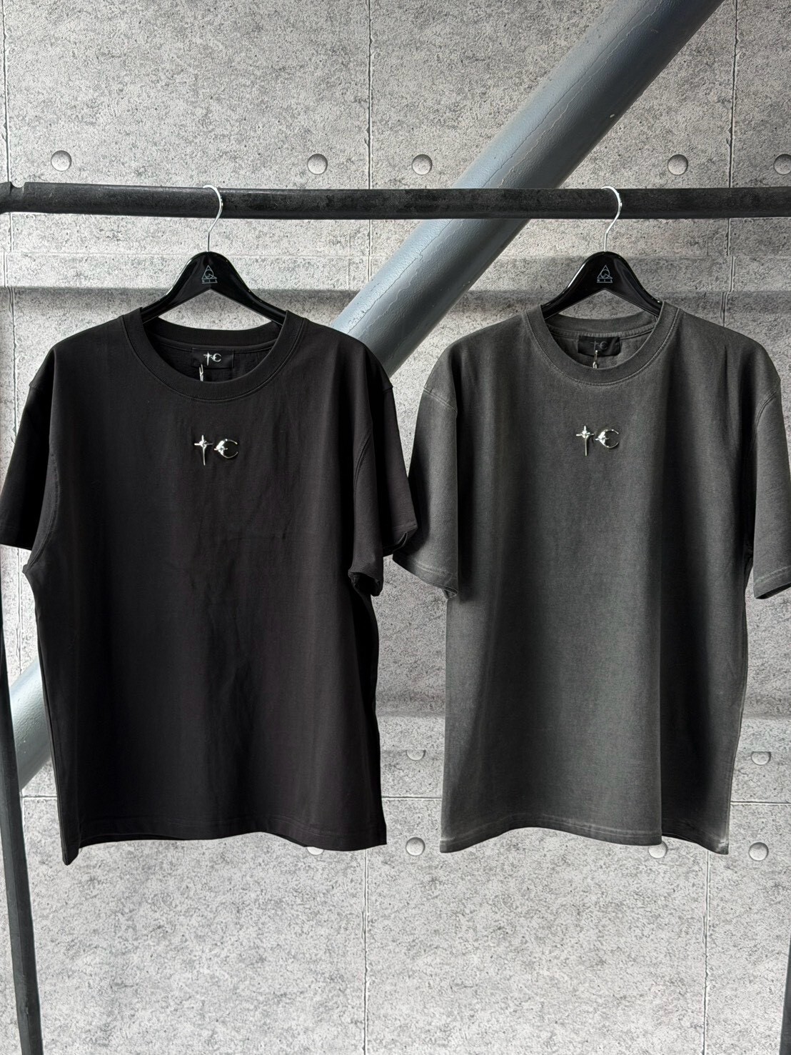 THUG CLUB 經典款金屬Logo短袖 T