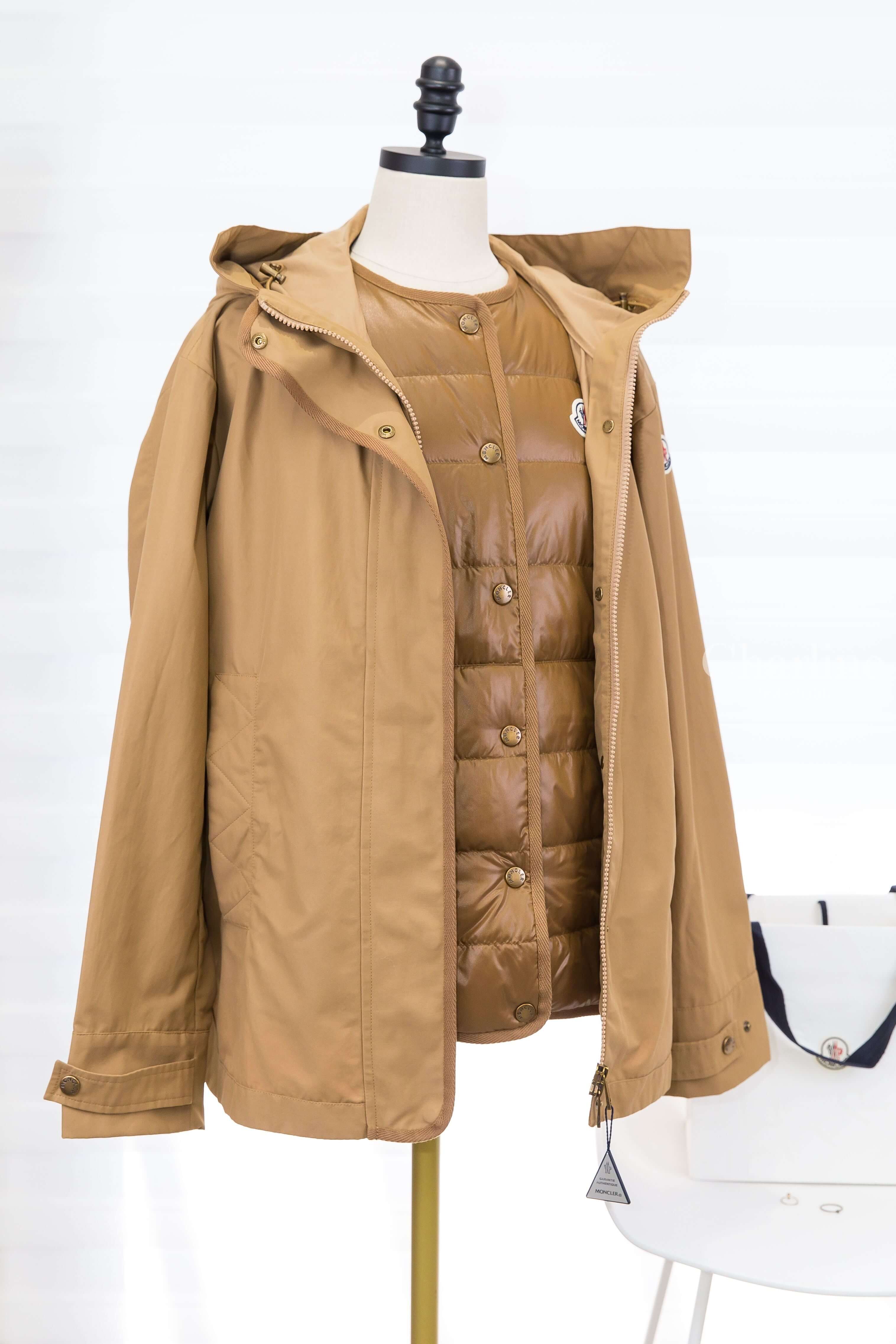 Moncler Chocard 3-in-1 淺褐色三合一外套左前斜側面，展示內層羽絨背心按扣與外層拉鍊連帽設計