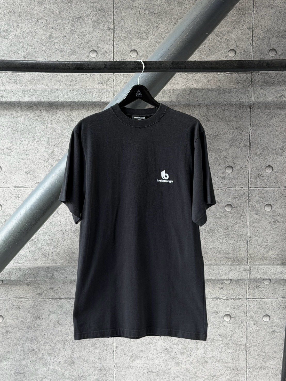 BALENCIAGA 胸前小b刺繡Logo 黑短袖T