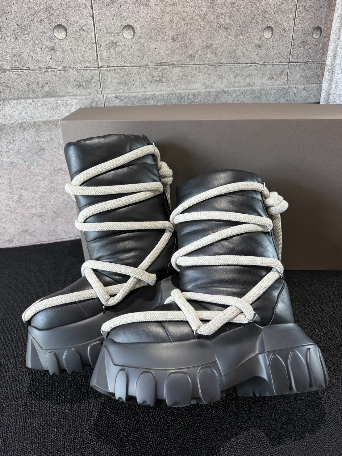 絕版現貨五折Rick Owens Lunar Mega Tractor Boots 粗鞋帶章魚底高筒靴 雪靴