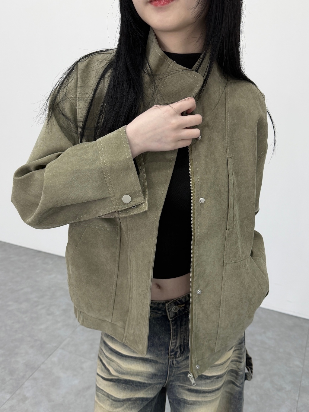 A0468-A16 微光澤麂皮立領壓扣外套