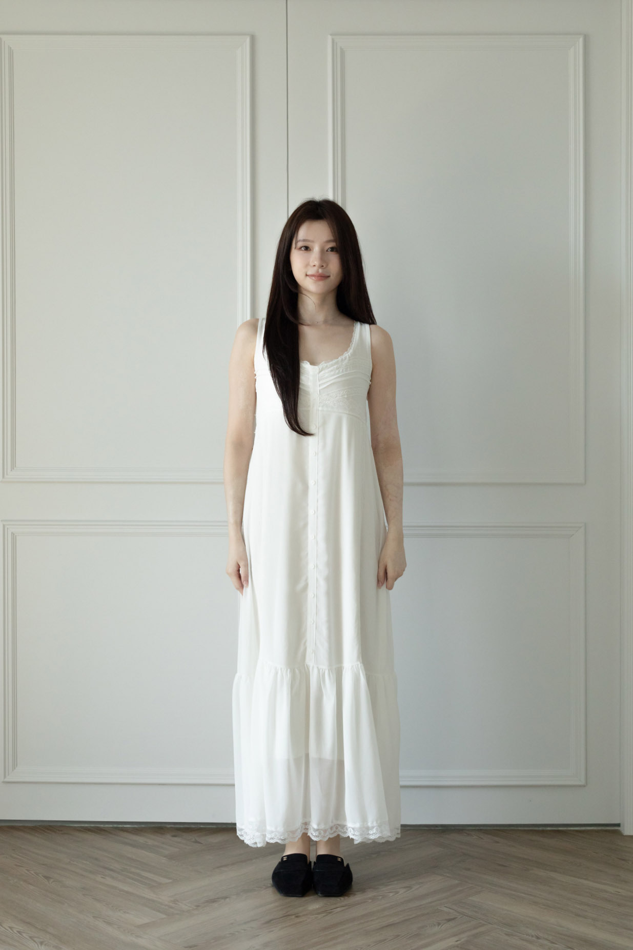T02 BUTTON-FRONT LACE HEM MAXI DRESS