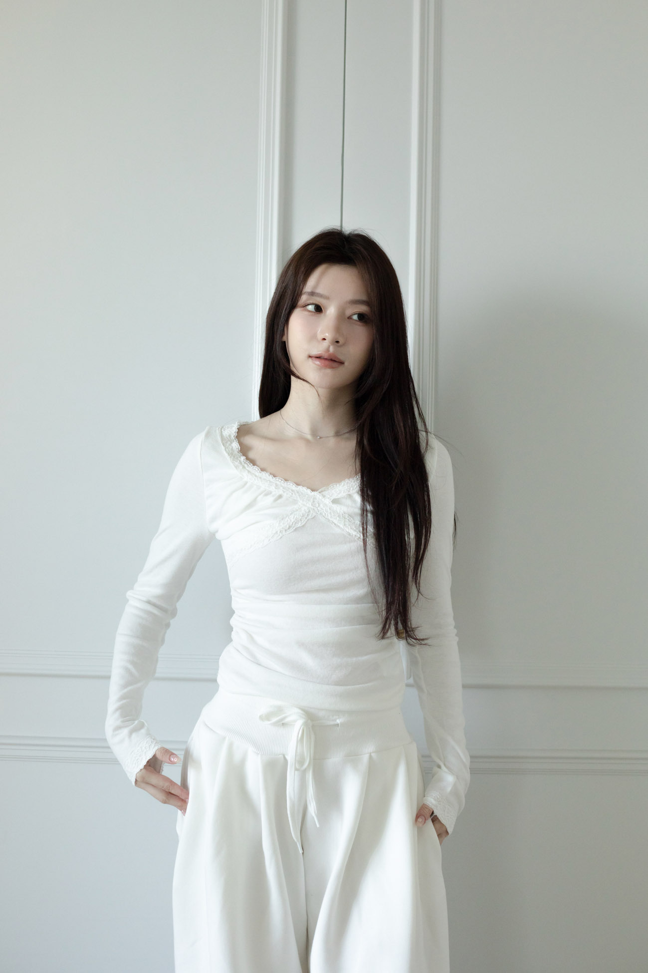 T03 CROSS-RUCHED LACE TRIM TOP