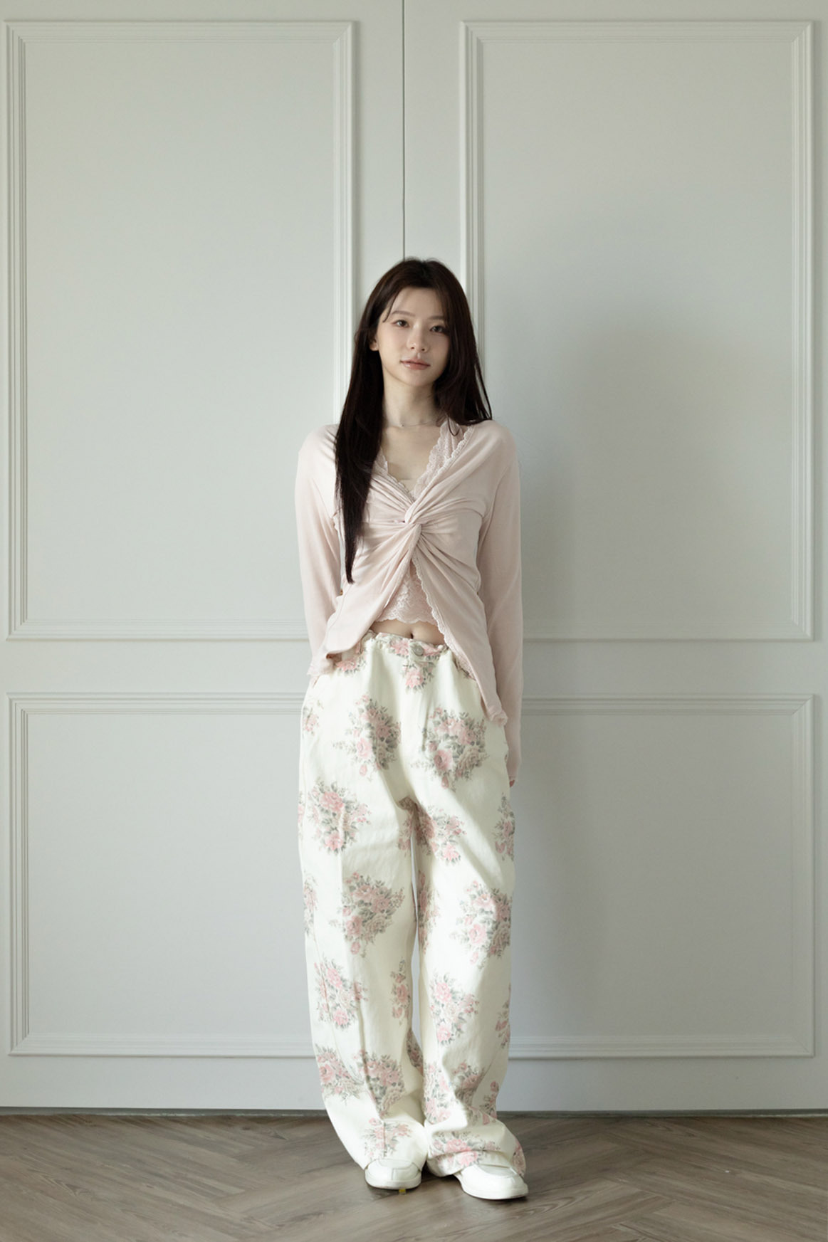 T05 TWIST-FRONT V-NECK CARDIGAN