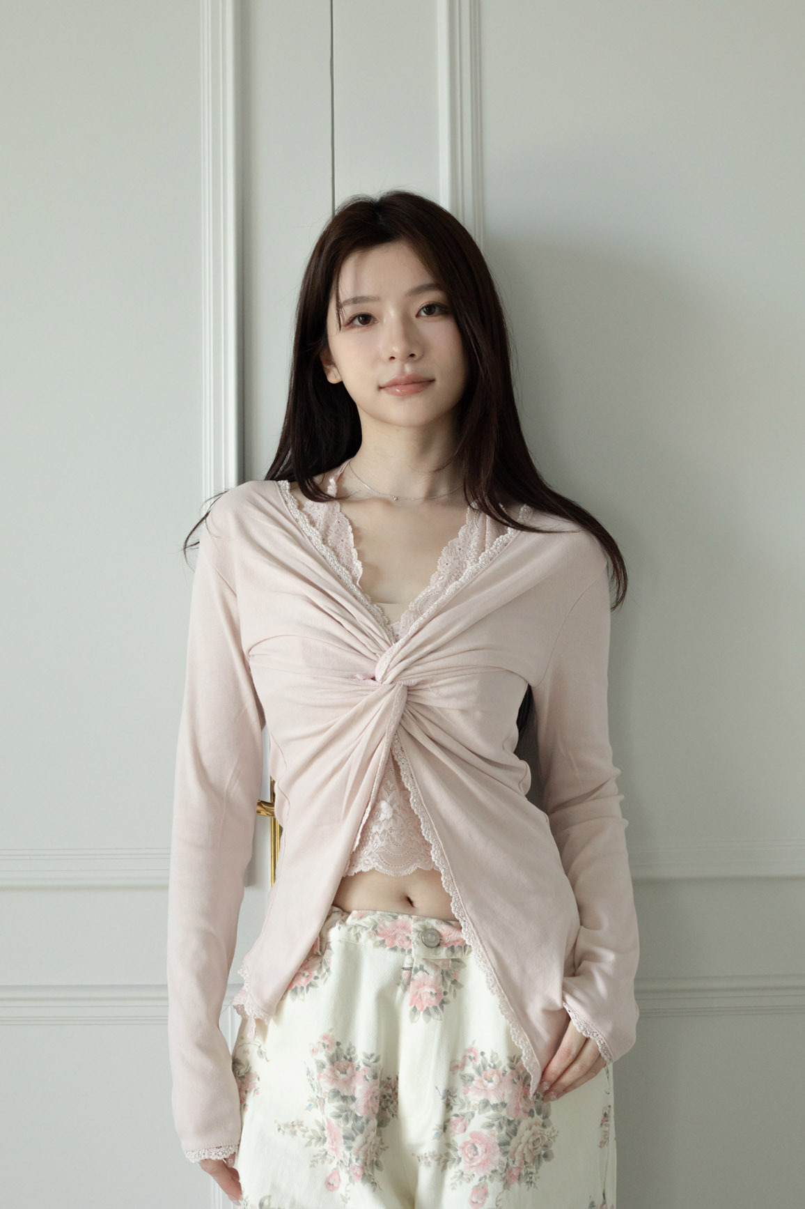 T05 TWIST-FRONT V-NECK CARDIGAN