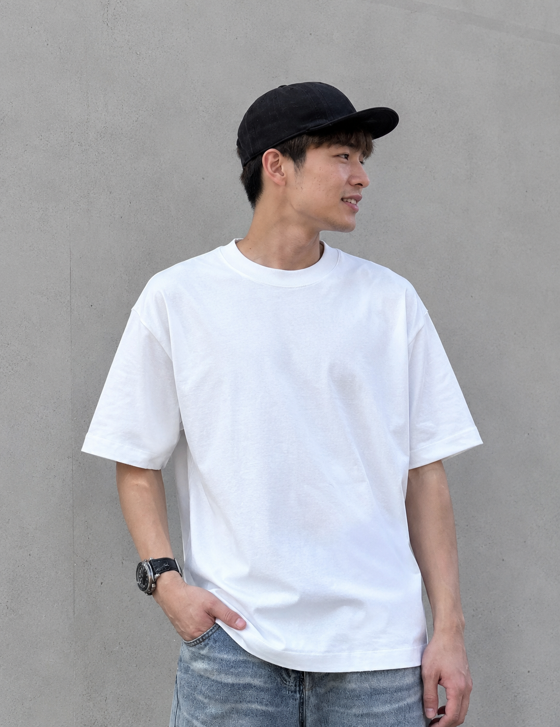 NEWOLDFASHION 男生白色短袖T恤搭配淺藍色牛仔褲穿搭