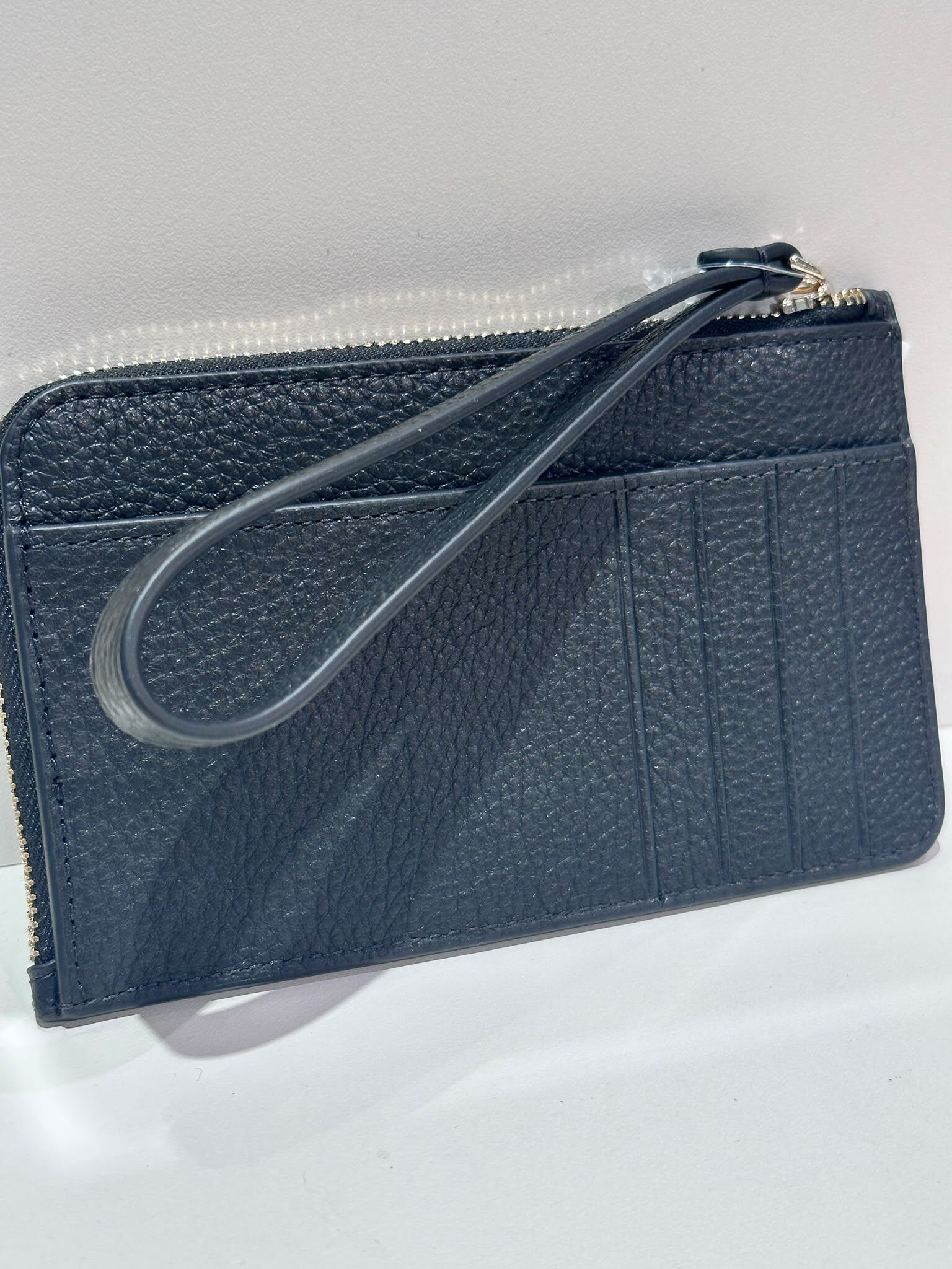 WV34 KS 黑色拉鏈卡包  Lucy Small Wristlet