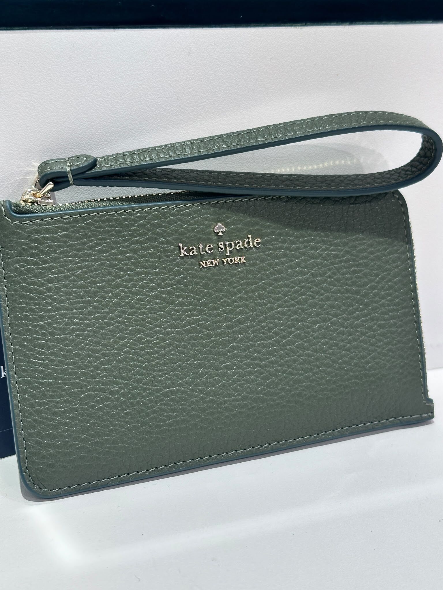 WV35 KS 橄欖綠色 拉鏈卡包  Lucy Small Wristlet