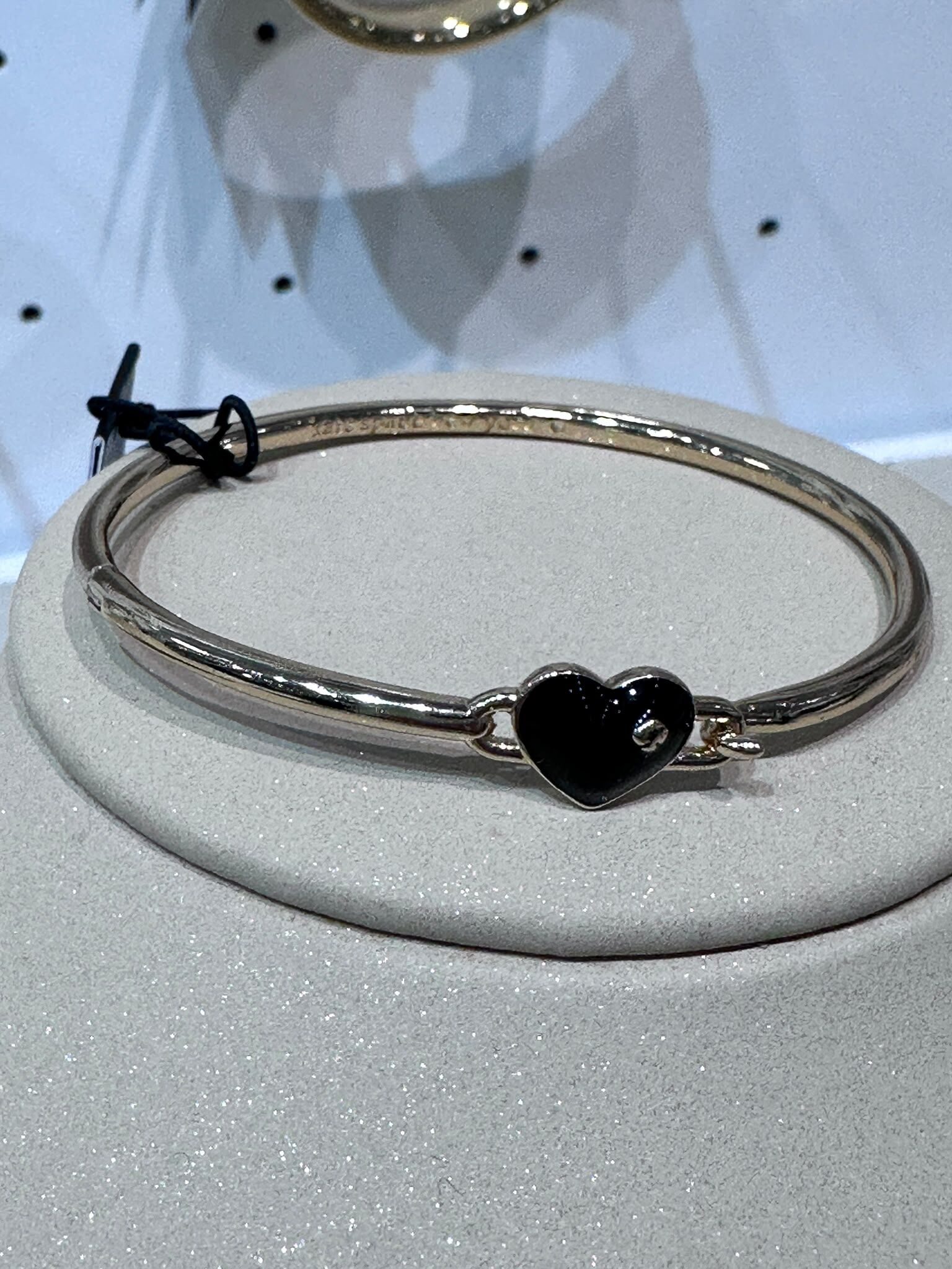 WV51 KS 黑色心心金色手鈪  Heart Spade Solitaire Bangle