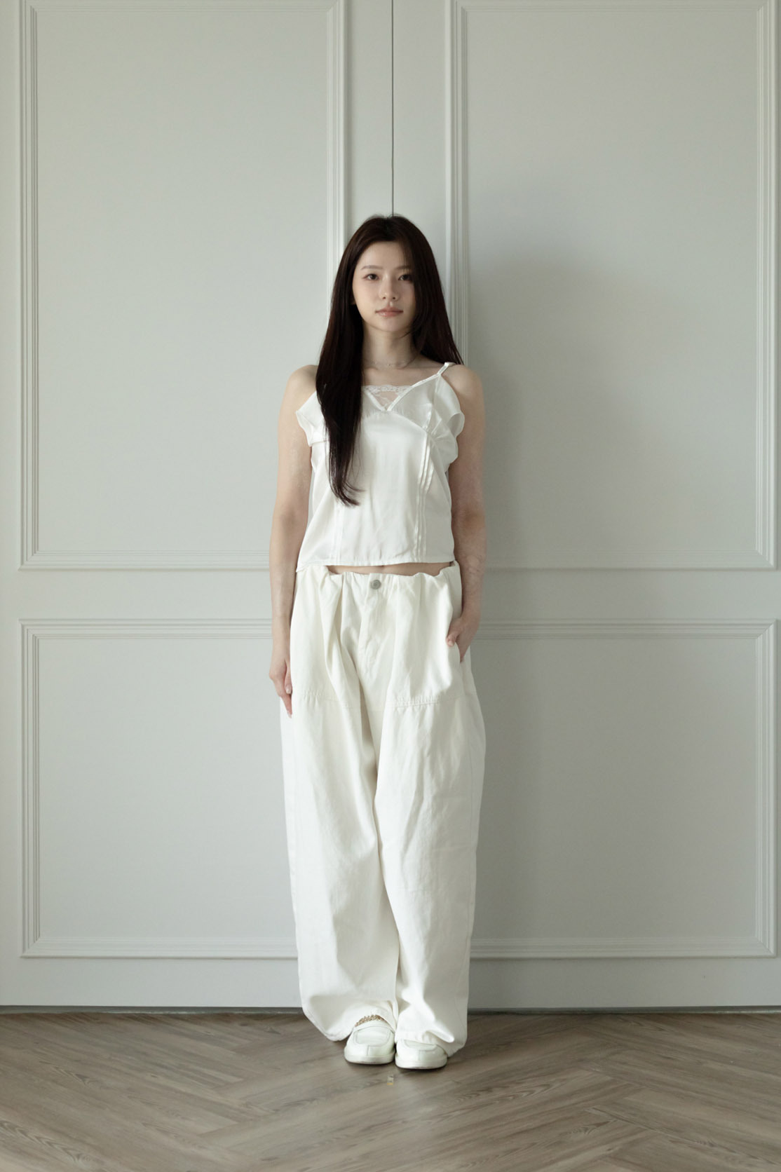 H04 RELAXED UTILITY WIDE-LEG JEANS