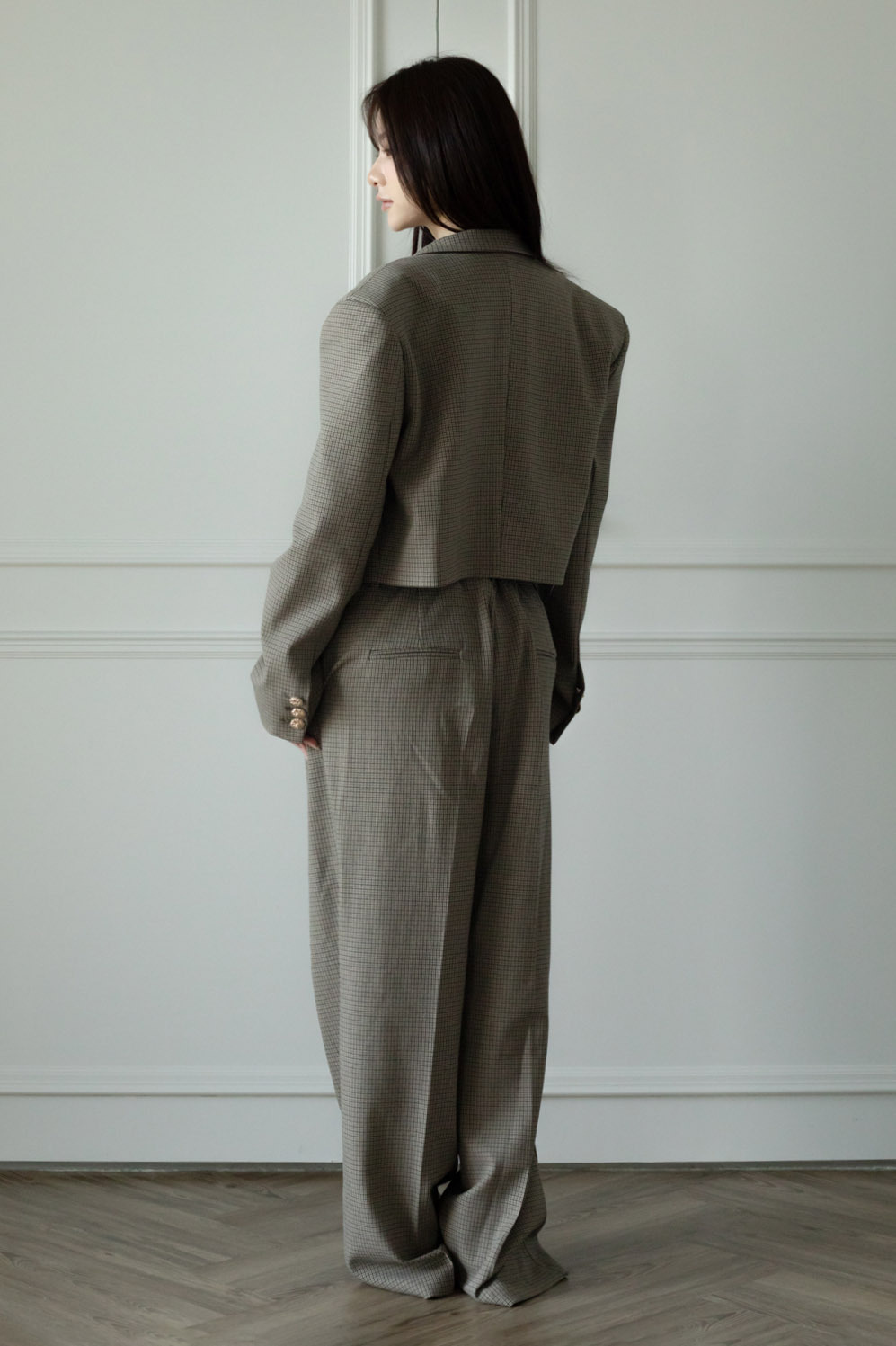 H05 PLEATED PLAID WIDE-LEG TROUSERS