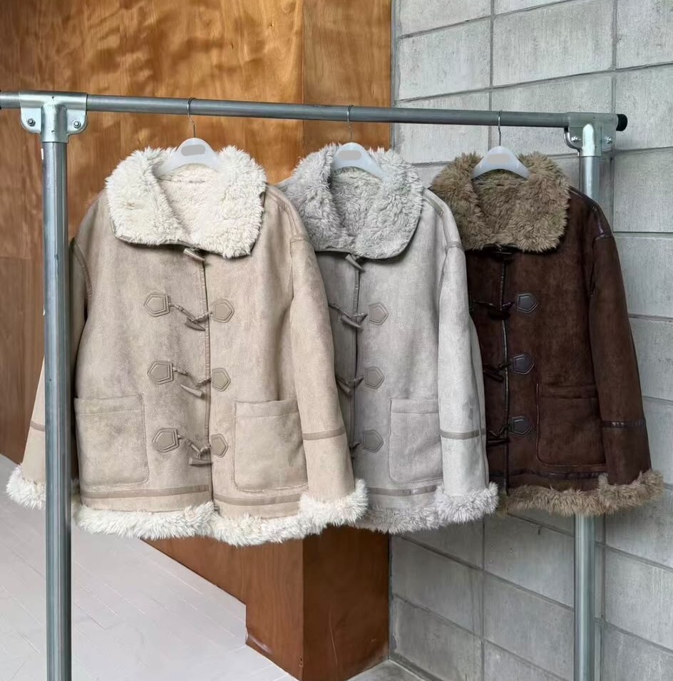 FN24  毛毛縷兩面穿   胸50  長30   $1299