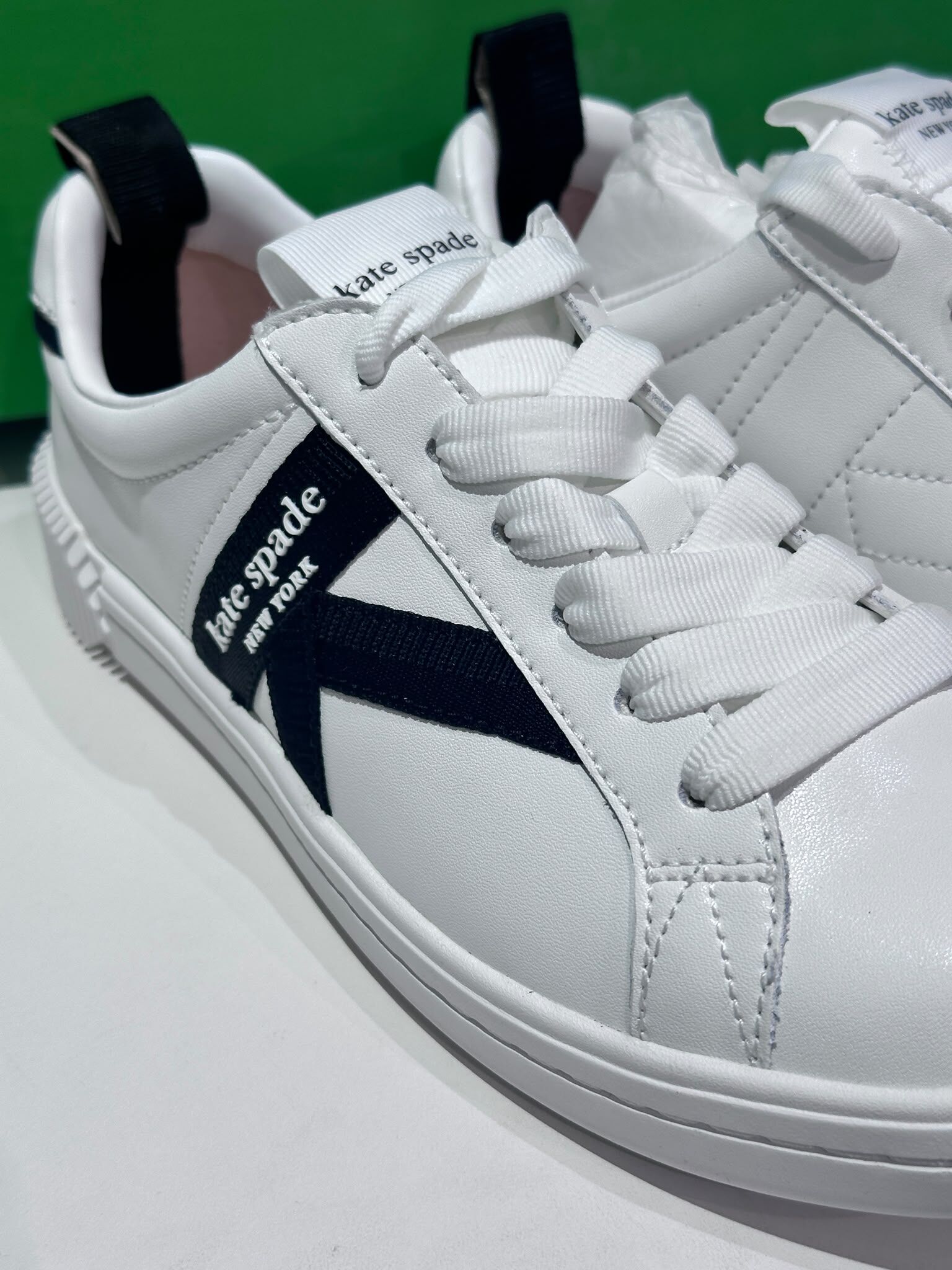 WV77 KS 白色波鞋 配黑色logo  K As In Kate Court Sneaker (US8.5, EU39)