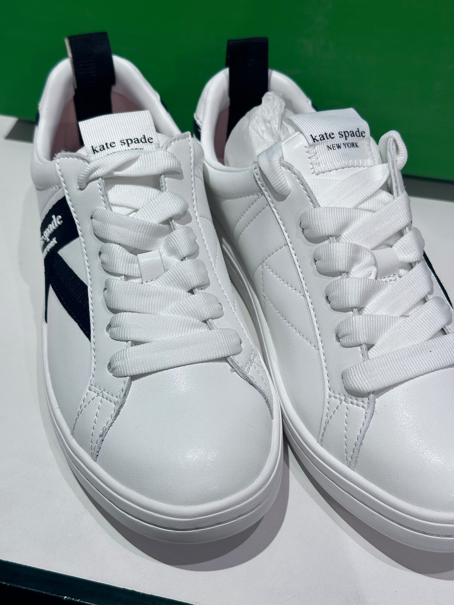 WV77 KS 白色波鞋 配黑色logo  K As In Kate Court Sneaker (US8.5, EU39)