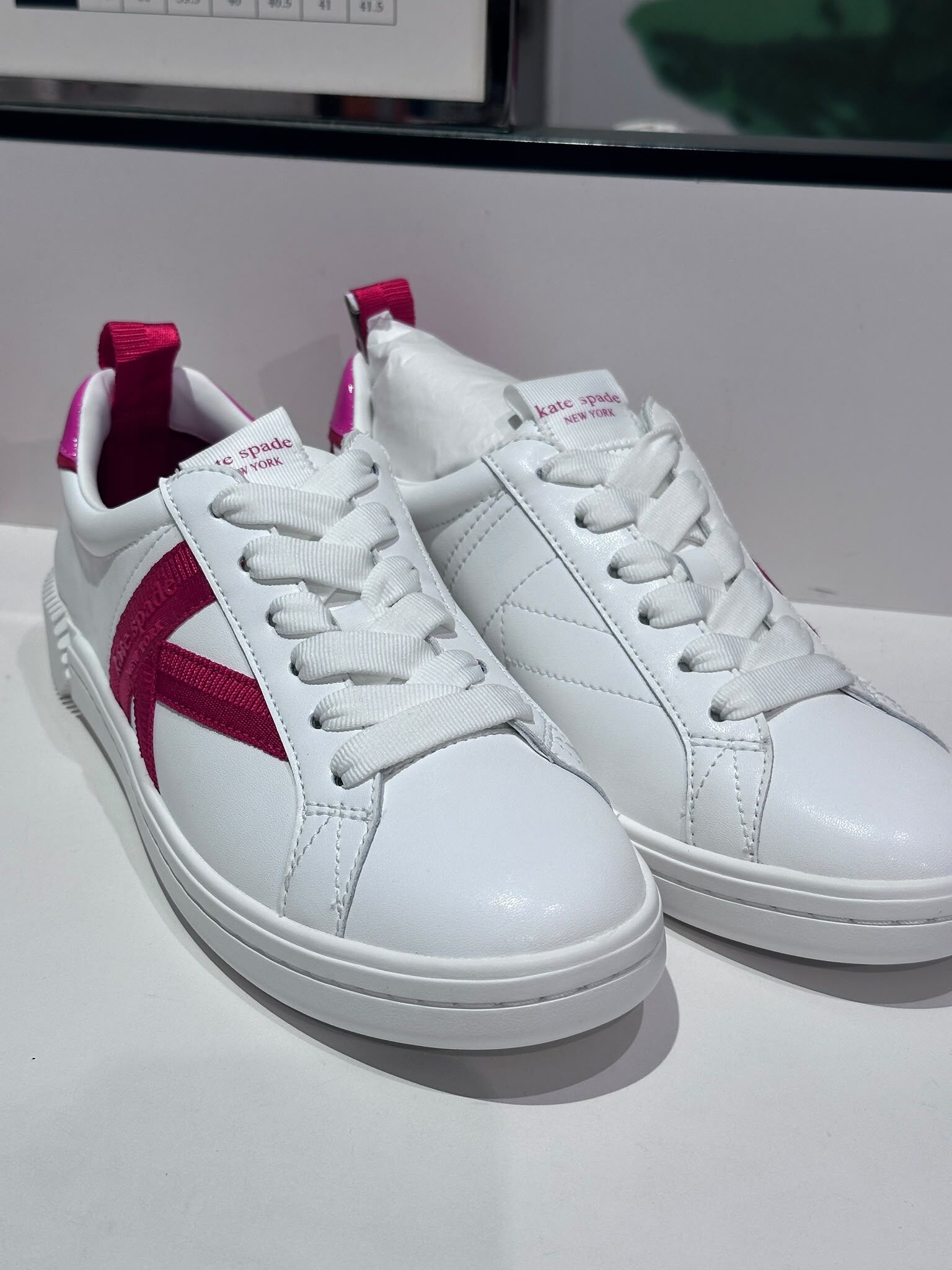 WV78 KS 白色波鞋 配紅色logo  K As In Kate Court Sneaker (US9, EU39.5)