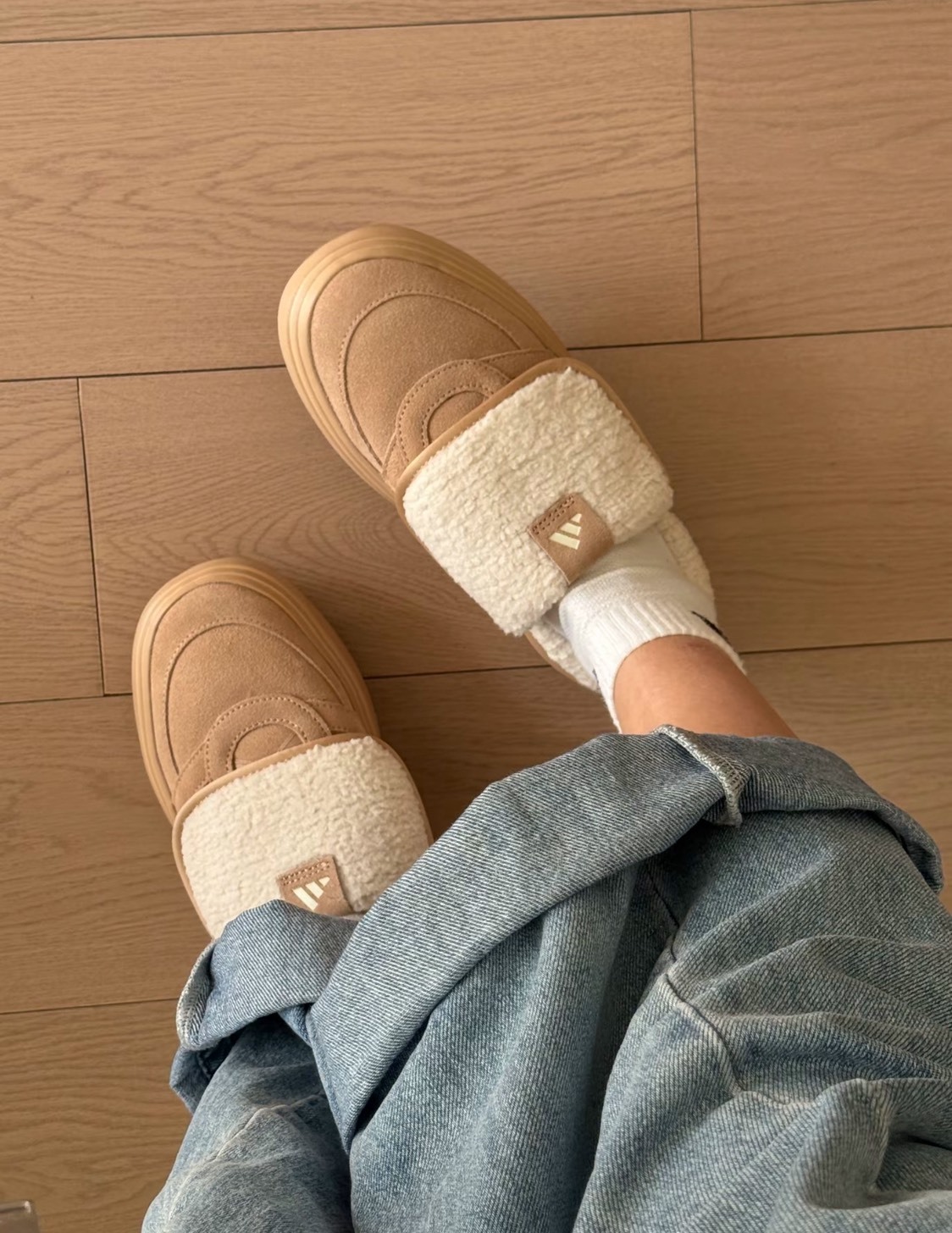 <阿迪也有毛毛鞋🤎> ADIDAS GRAND COURT MULE 翻鞋舌毛毛拖穆勒鞋 奶茶色