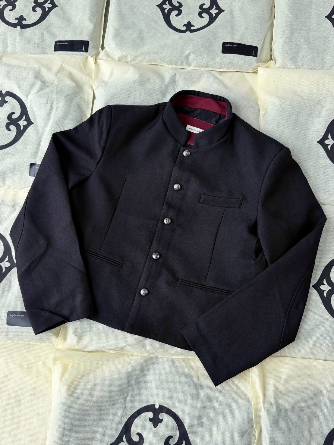 Orphans Club 金屬卯釘釦 刺繡Logo黑色正肩短身軍夾克 外套