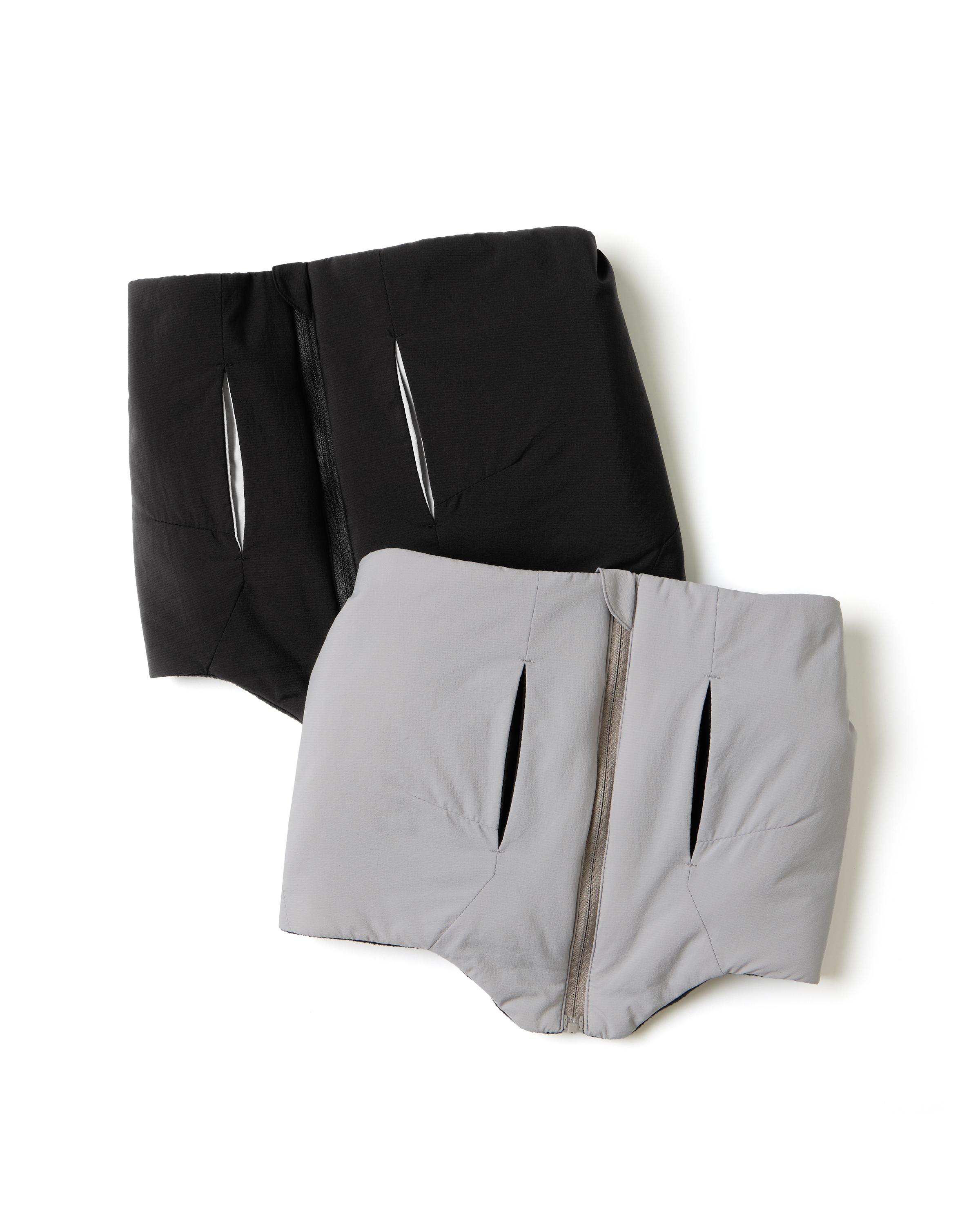 nozzle quiz®｜Trace Padded Neck Warmer (Black/Silica Grey)