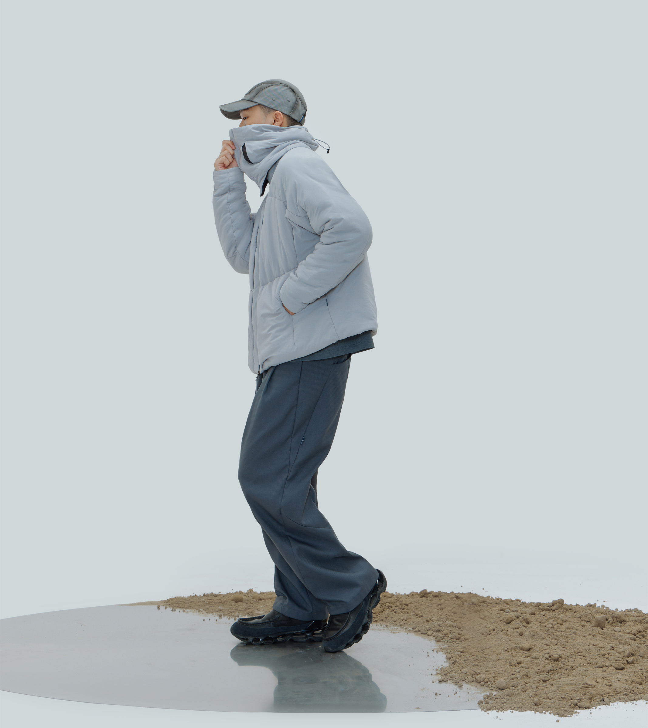nozzle quiz®｜Trace Padded Neck Warmer (Black/Silica Grey)
