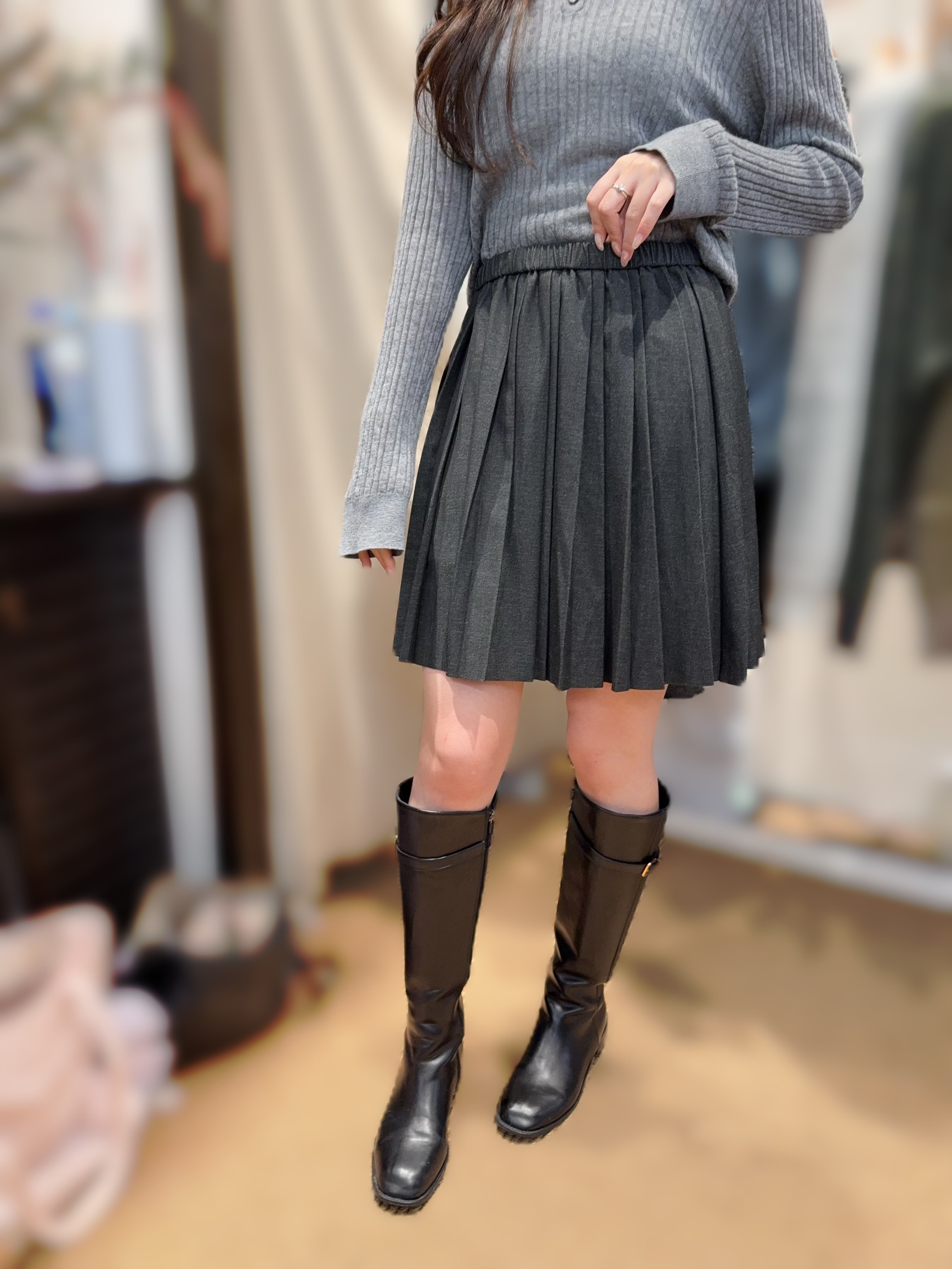 AQ44   韓風百摺裙褲  腰26-40 HIP40 長18 $509