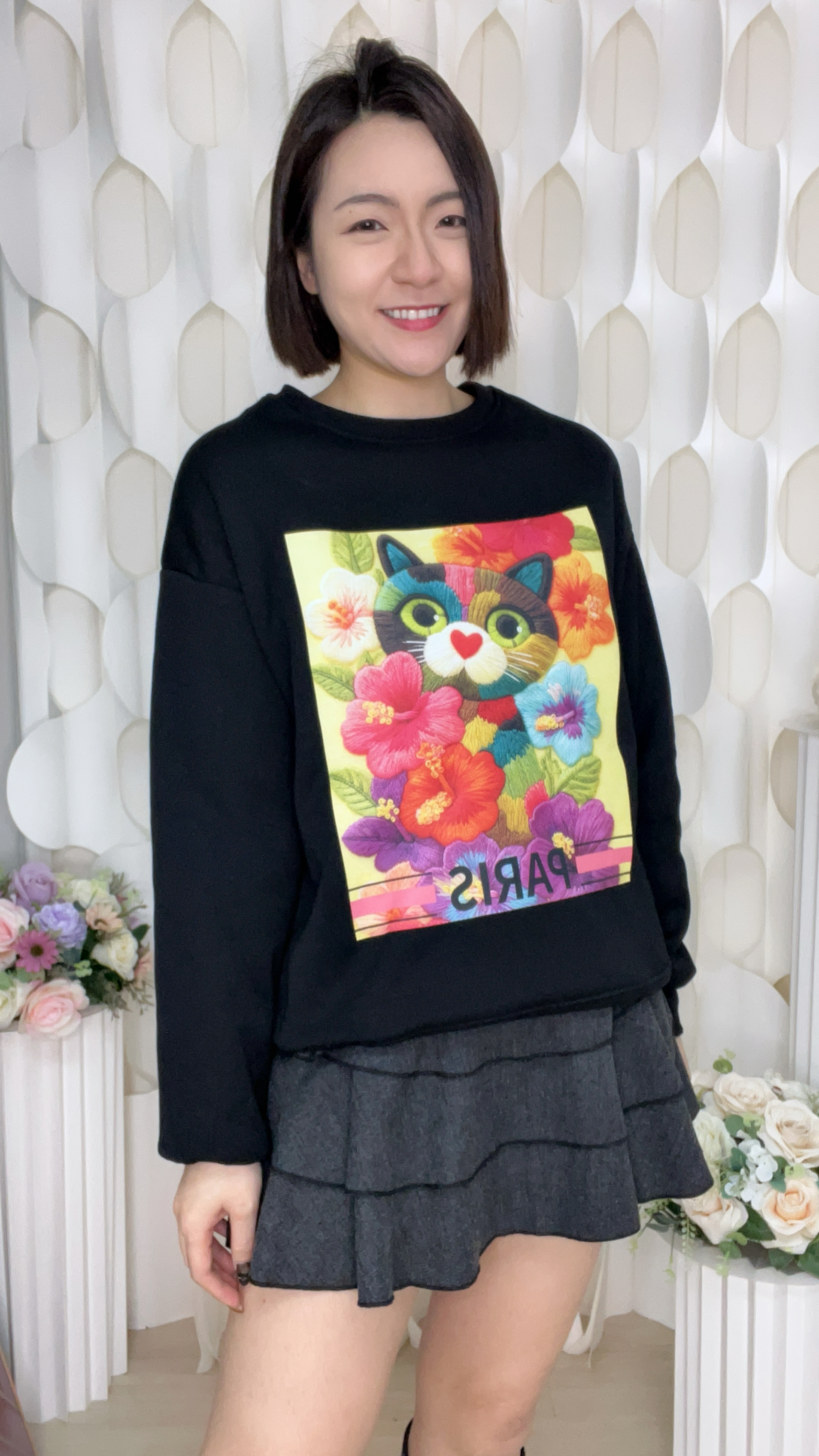 (AR1) (K ICON獨家款)黑色多彩花卉圖案貓咪衛衣(SIZE: S-3XL)(3件以上平均$379/件,5件以上平均$369/件,買滿12件送隱藏)  #法國Lune de Moon #1910LU