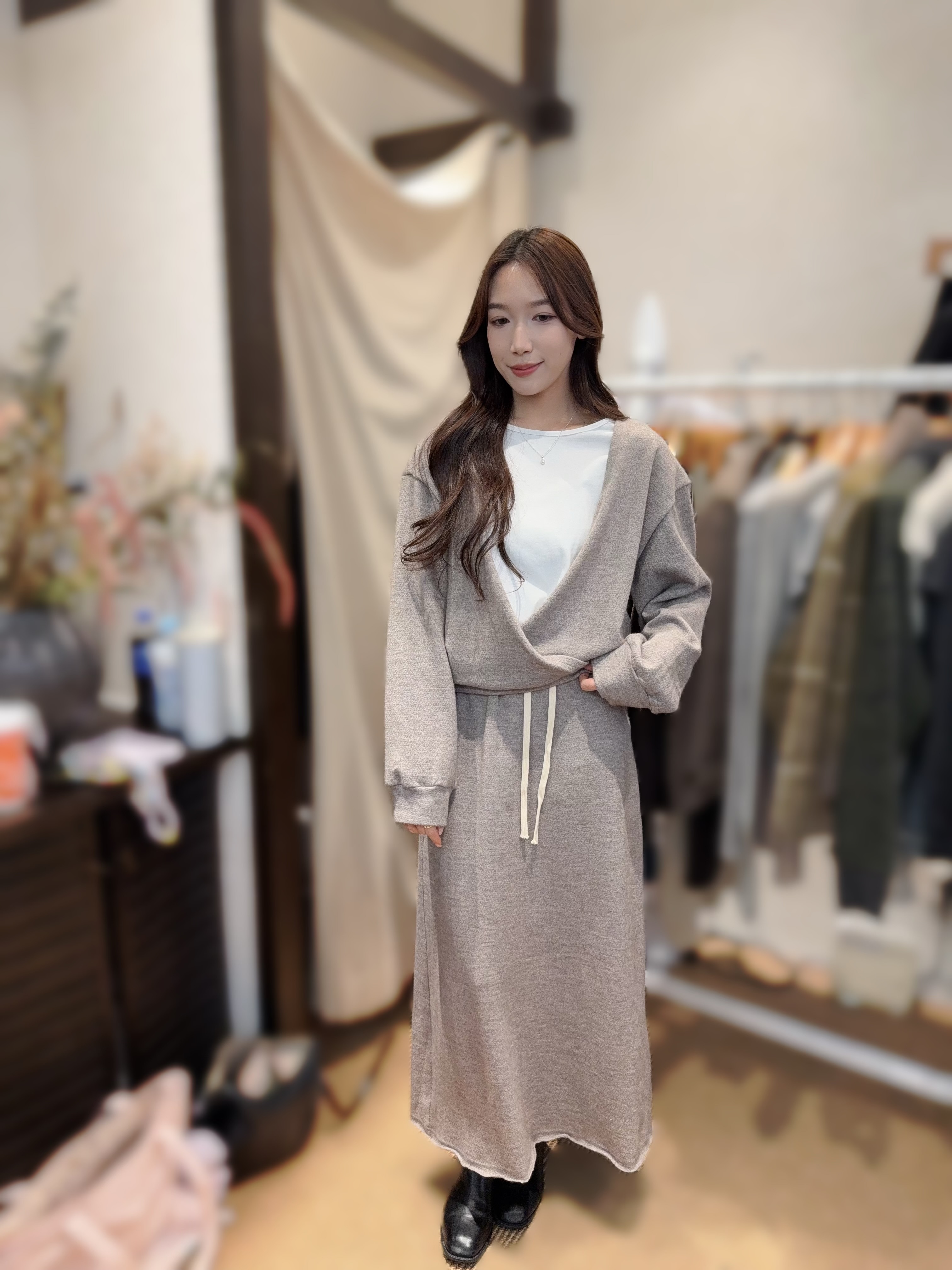 AQ41  ( 1SET )TOP:胸43 長22 / 裙:腰28-43 HIP39 長35 $799