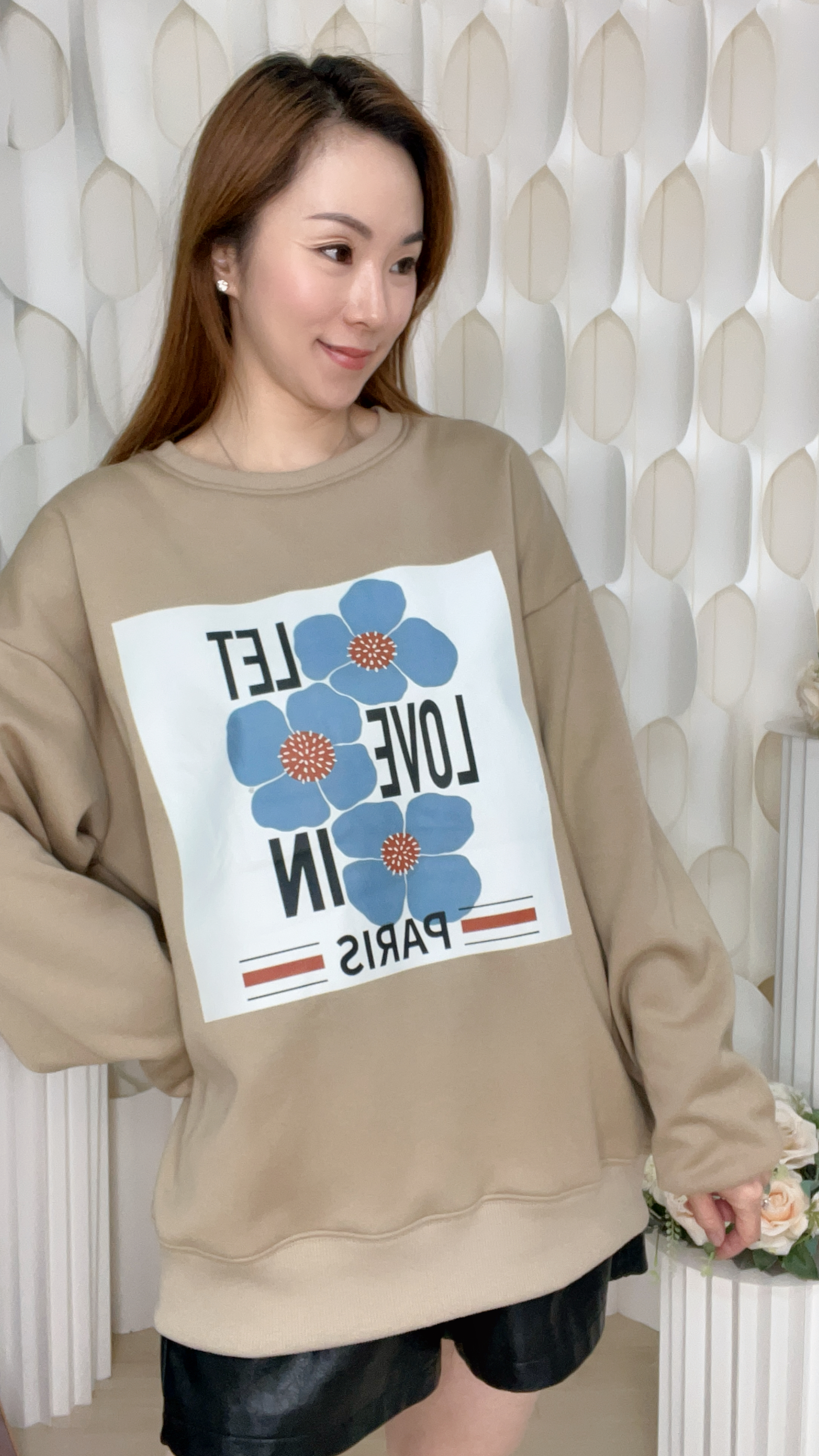 (F1) 「擁抱愛」巴黎花卉圖案衛衣 (SIZE: S-3XL)(3件以上平均$379/件,5件以上平均$369/件,買滿12件送隱藏)  #法國Lune de Moon #1910LU