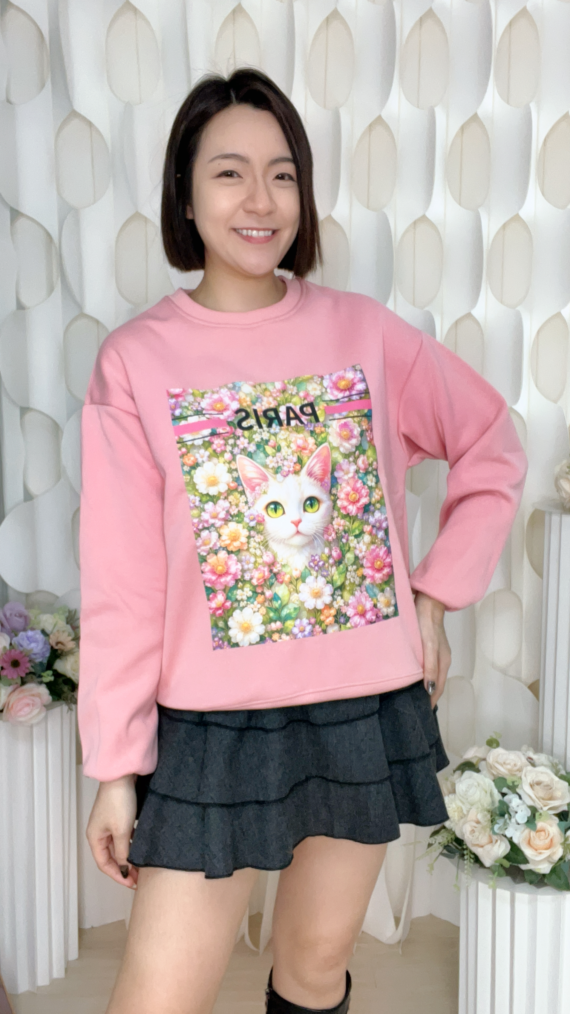 (AQ1) (K ICON獨家款)粉紅色花卉圖案白貓衛衣 (SIZE: S-3XL)(3件以上平均$379/件,5件以上平均$369/件,買滿12件送隱藏)  #法國Lune de Moon #1910LU