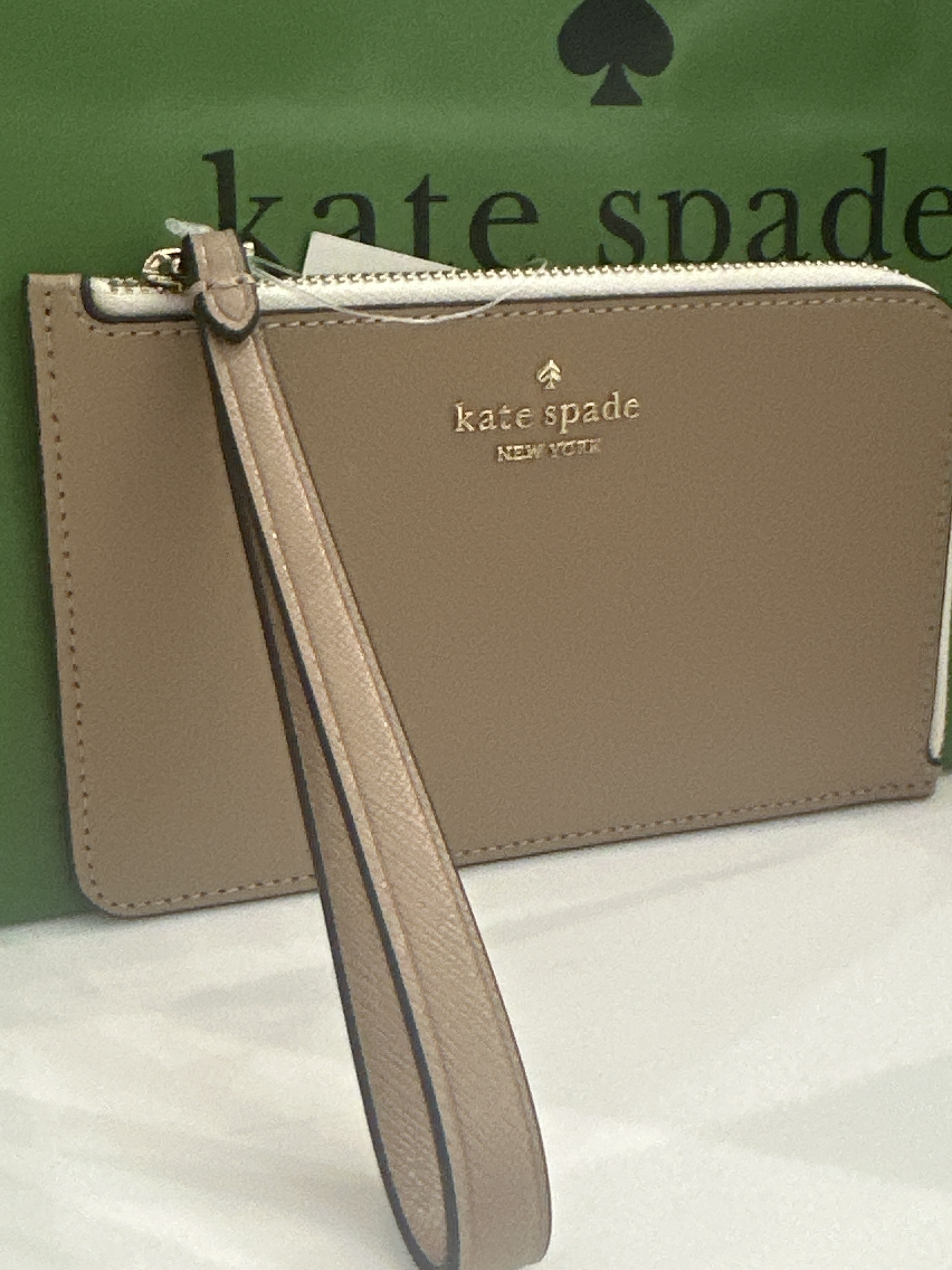 WV87 KS 卡其色拉鏈卡包   Lucy Small Card Holder Wristlet