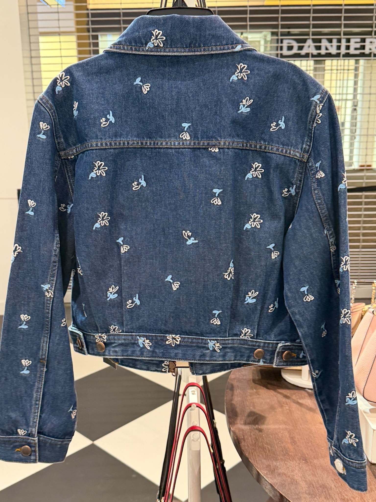WV89 KS 深藍色短身牛仔褸 (藍白花花刺繡) Vibrant Buds Embroidered Denim Jacket