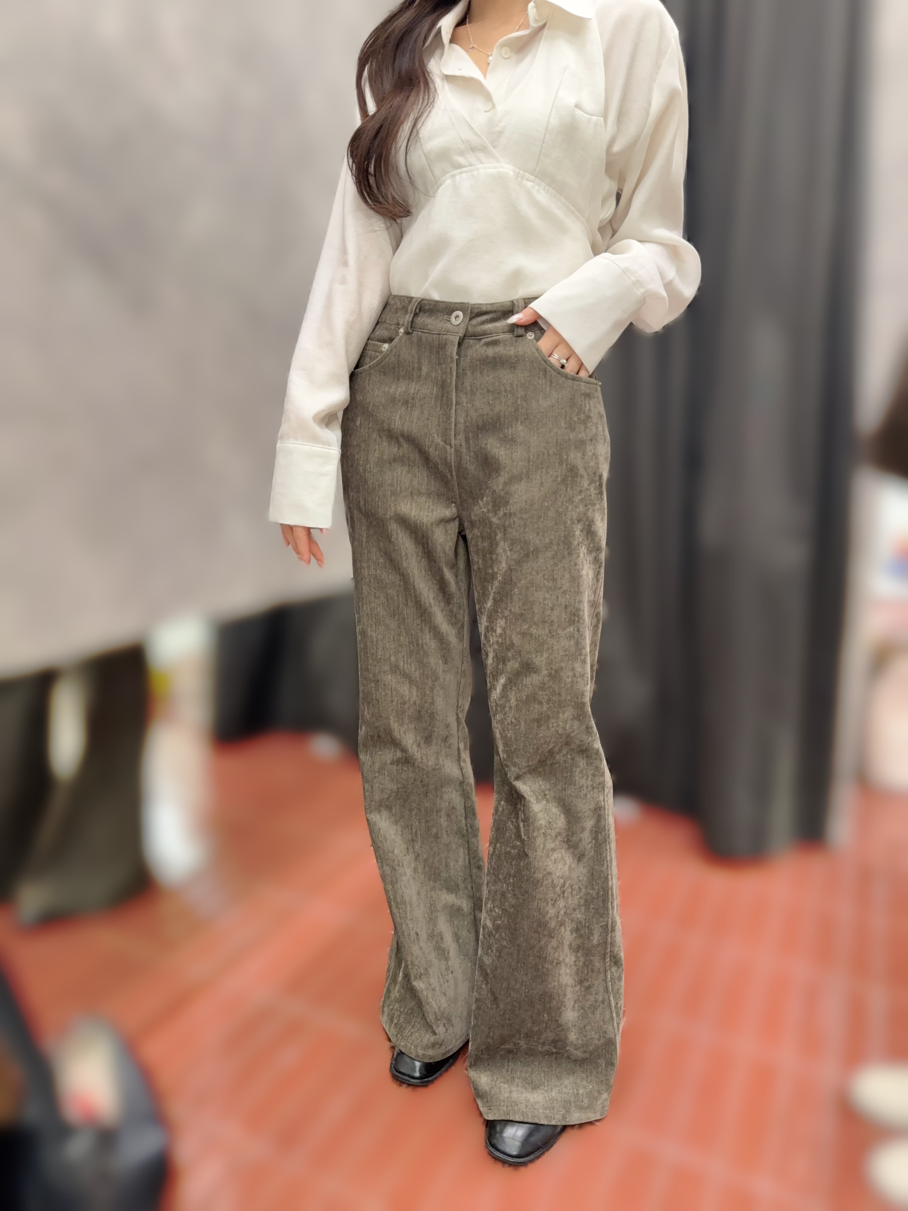 FN06    ( 只有S 絲絨裙):  腰31  HIP42   長 13.5   $599       /    (絲絨褲):S:腰28     HIP 40    長41.5   / M:腰29   HIP41   長41.5    $629