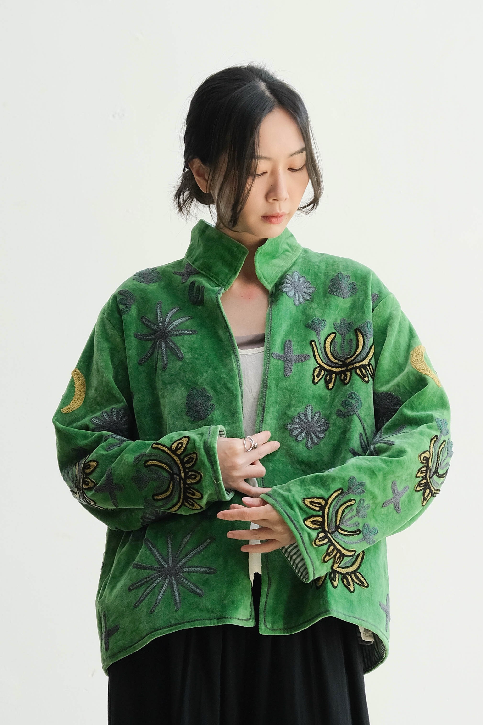 蘇札尼刺繡短外套 豹豹綠
