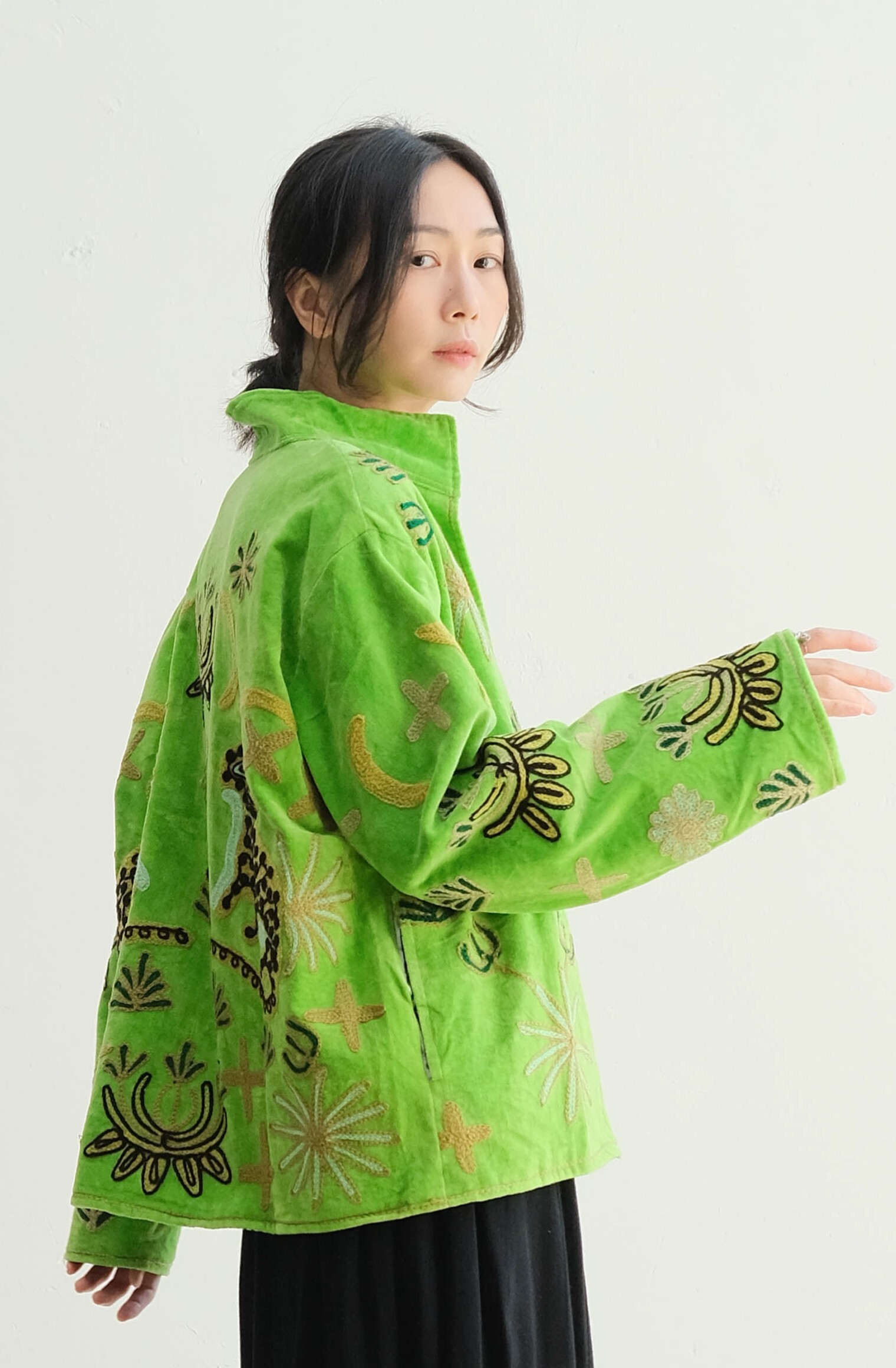 蘇札尼刺繡短外套 豹豹螢綠