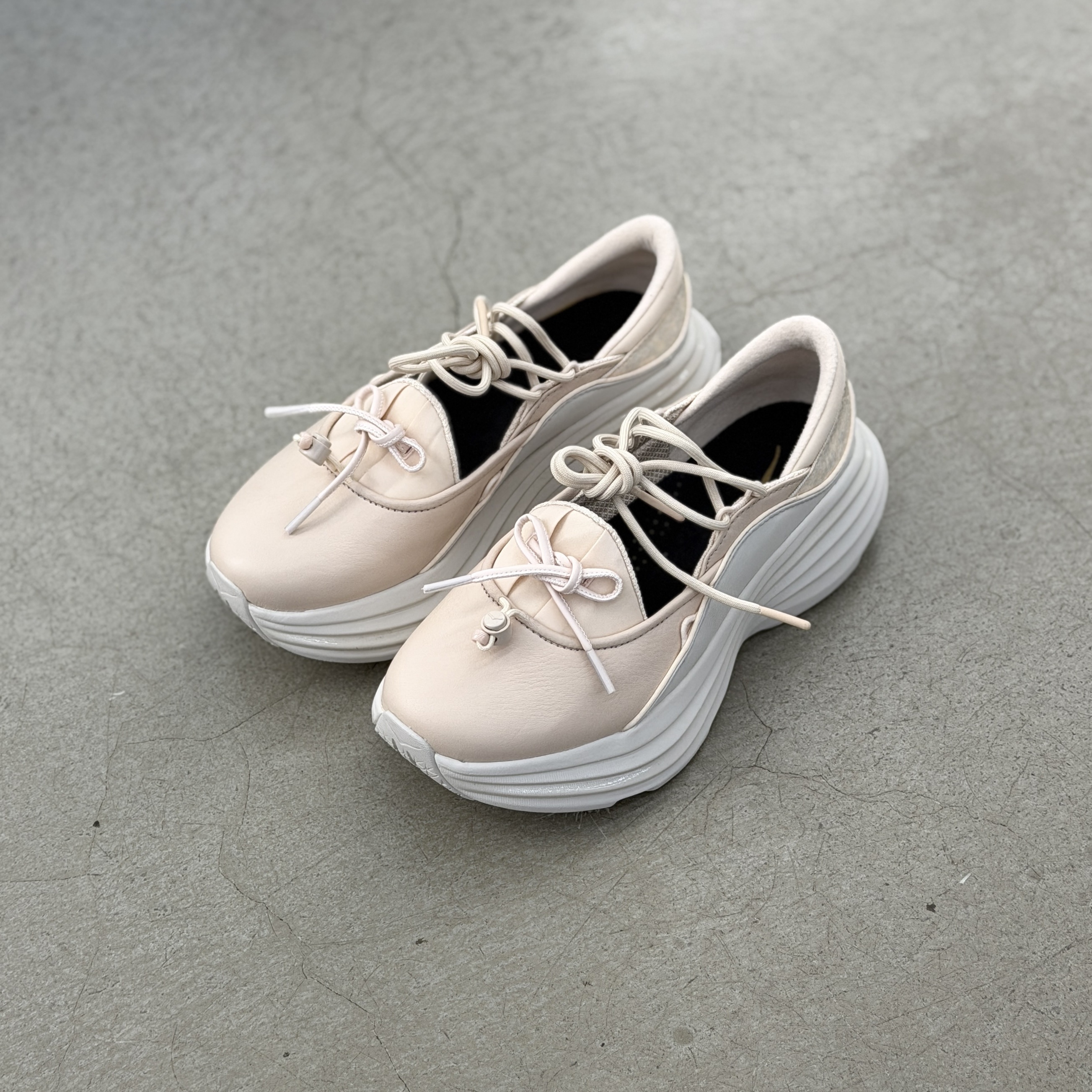 Hoka U Bondi Mary Jane Beech