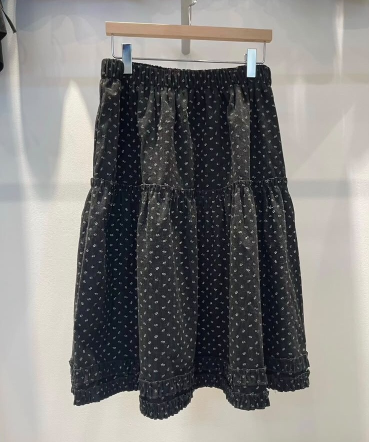 EE04  碎花燈花絨裙   腰25-42 HIP50 長23.5    $449 校長價