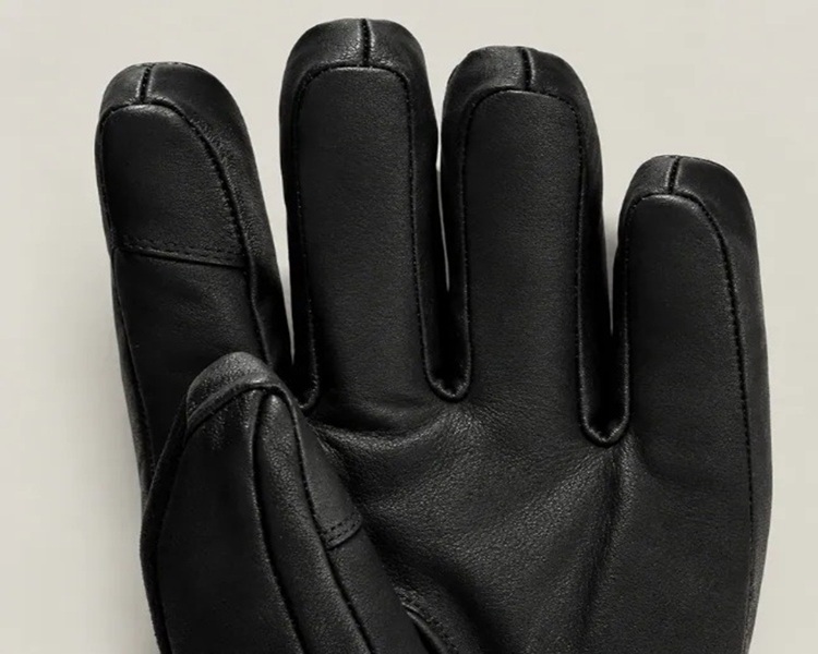 686 GORE-TEX Leather Linear Glove 保暖五指滑雪手套皮革手指與手掌車縫特寫