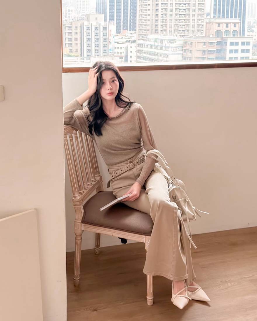 LINA LINA輕奢亮采鑽石串珠滾邊亮絲上衣-質感咖