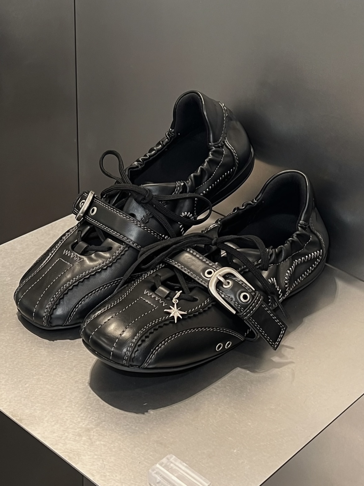韓國代購｜KHIHO SKIA BELTED SNEAKERS (2 Colours)