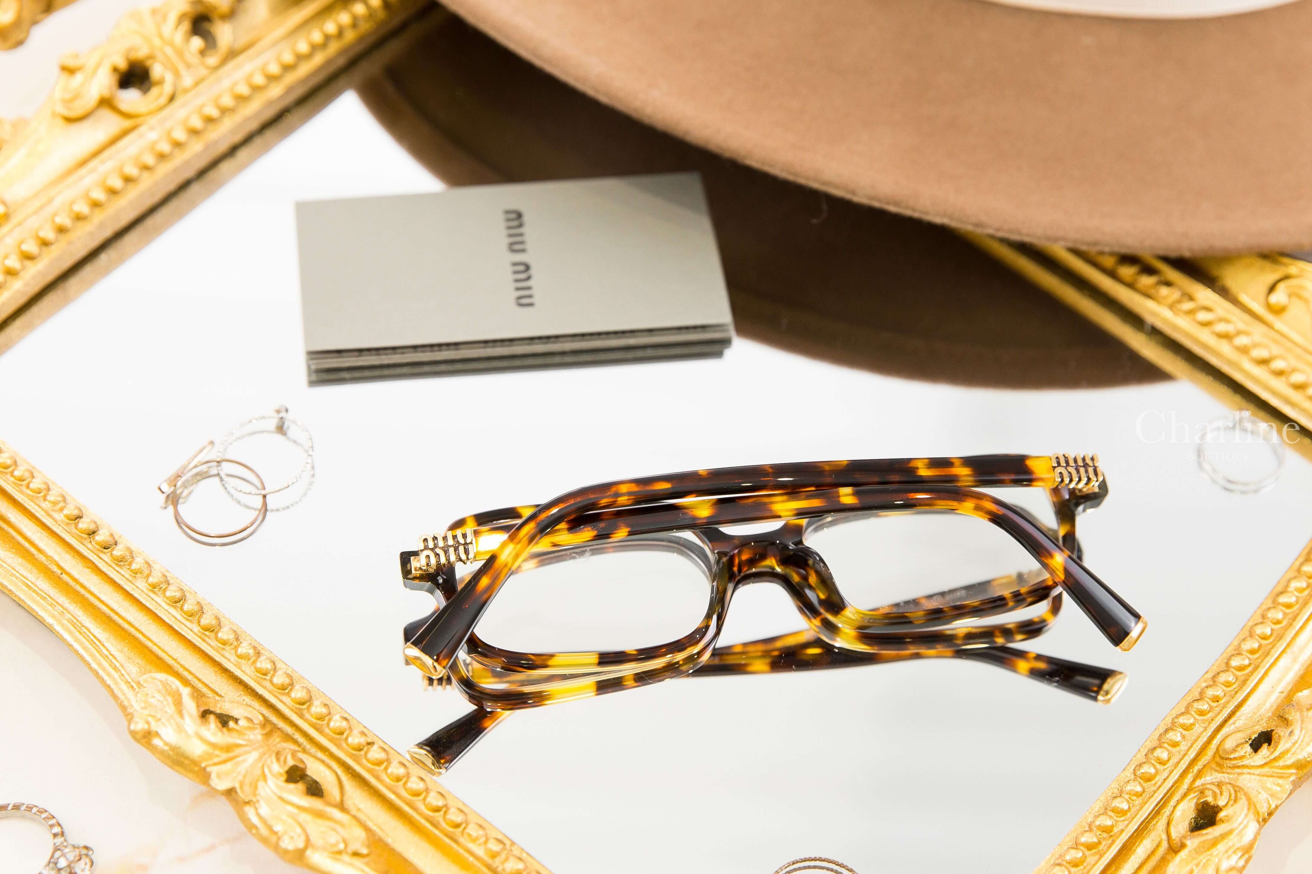 Miu Miu Miu Regard Glasses 琥珀色方框側邊金色字母藍光鏡片眼鏡