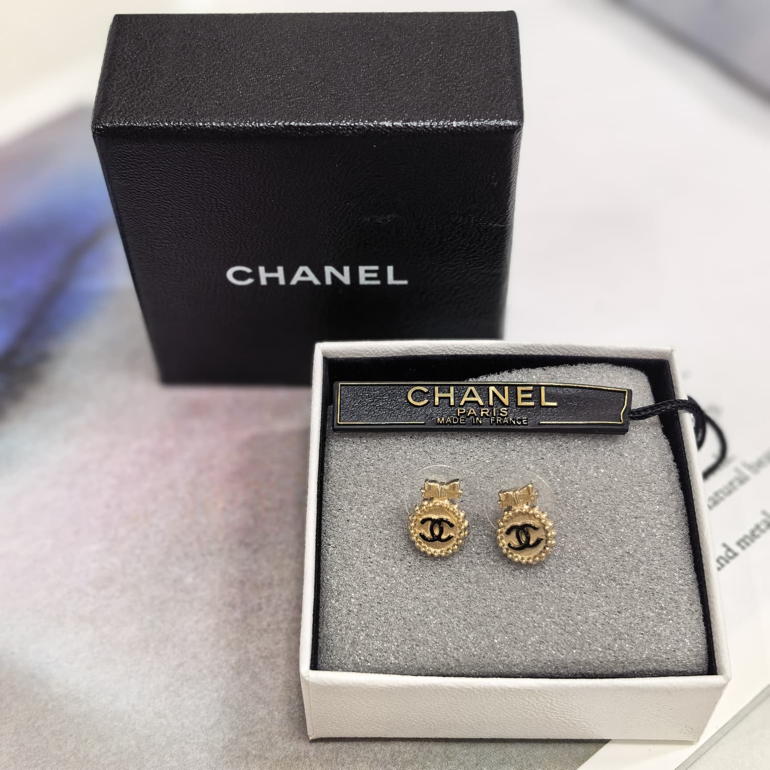 98%NEW二手CHANEL耳環Earrings ,1.2x1cm, A63870, 金色蝴蝶結黑字, 雙C標誌, #香奈兒耳釘, #香榭站正品