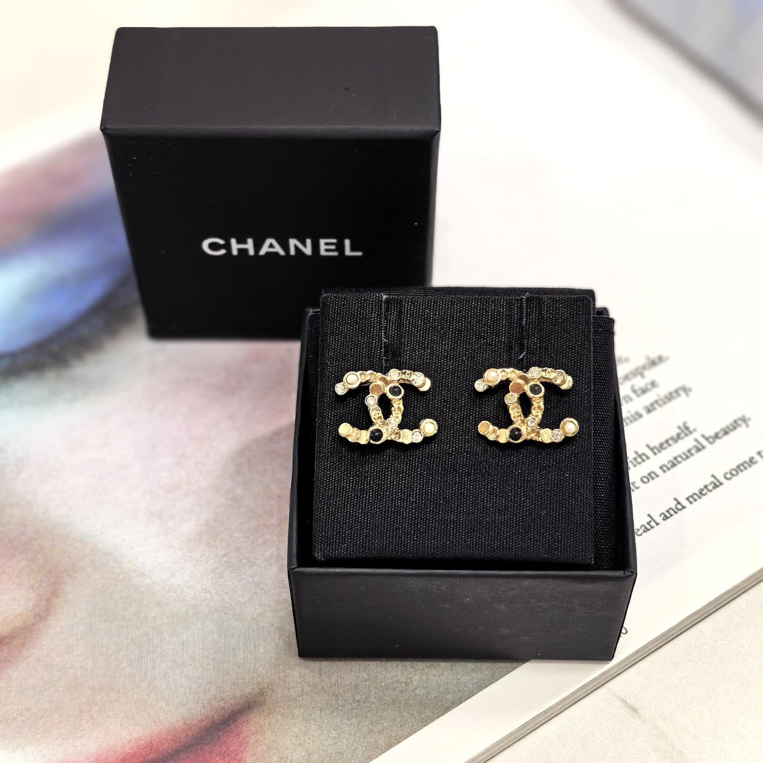 全新CHANEL耳環Earrings , 18 x 14 mm, 雙 C標誌混合寶石鑲嵌, #香奈兒耳釘,#香榭站正品