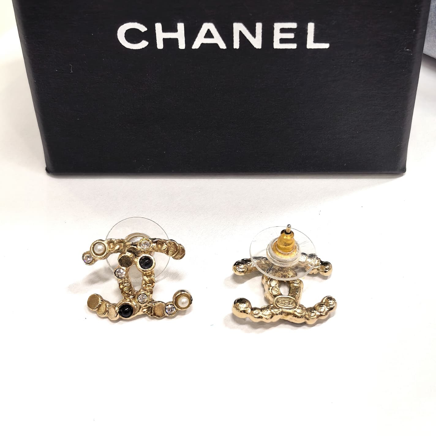 全新CHANEL耳環Earrings , 18 x 14 mm, 雙 C標誌混合寶石鑲嵌, #香奈兒耳釘,#香榭站正品