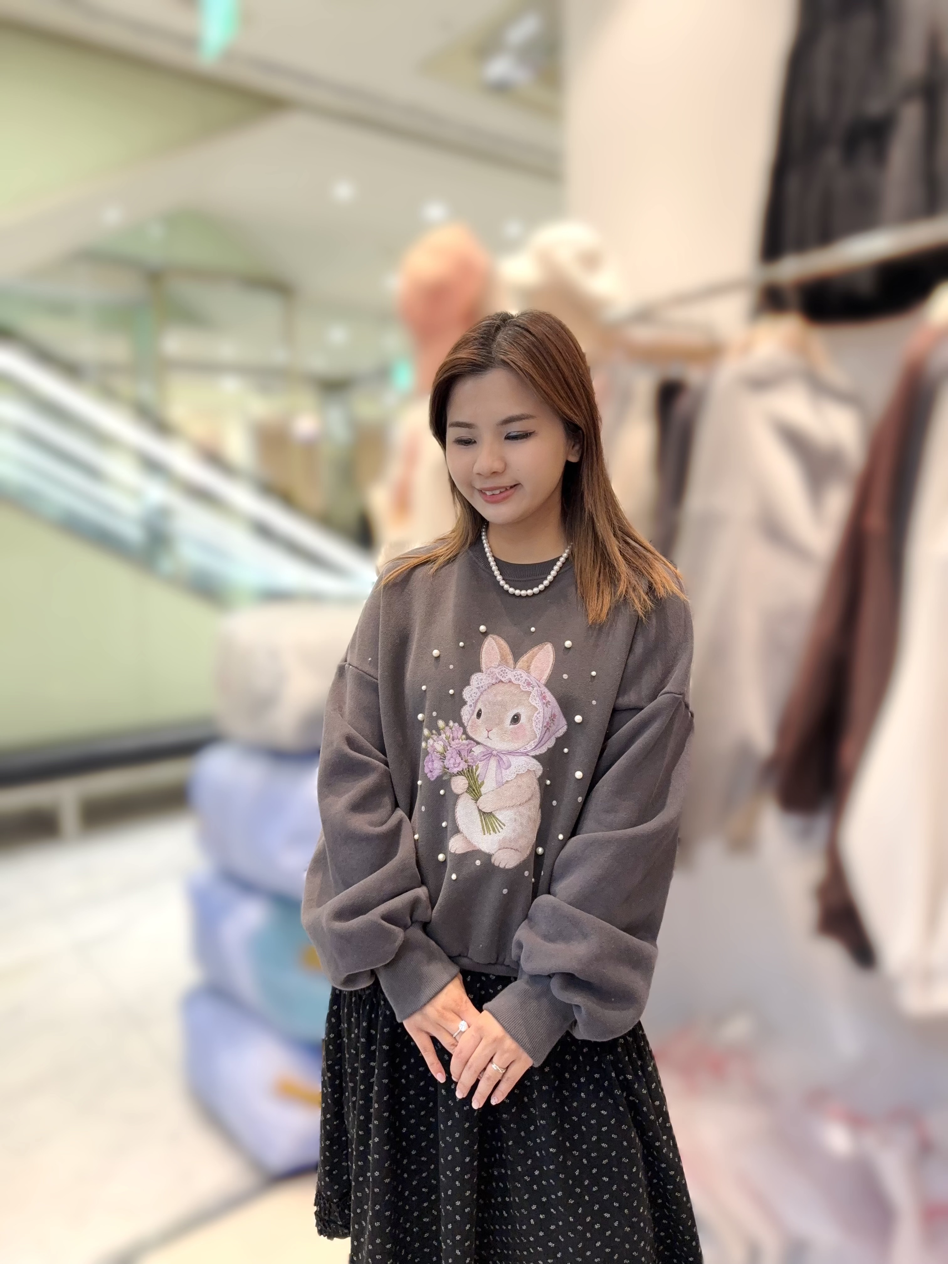 EE01  可愛兔毛底 胸49-58 長24 $439 校長價