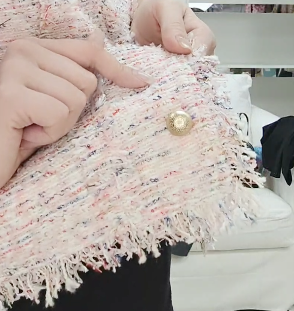 261020-A4 粉色彩混線Tweed料小香風磨砂金扣馬甲背心