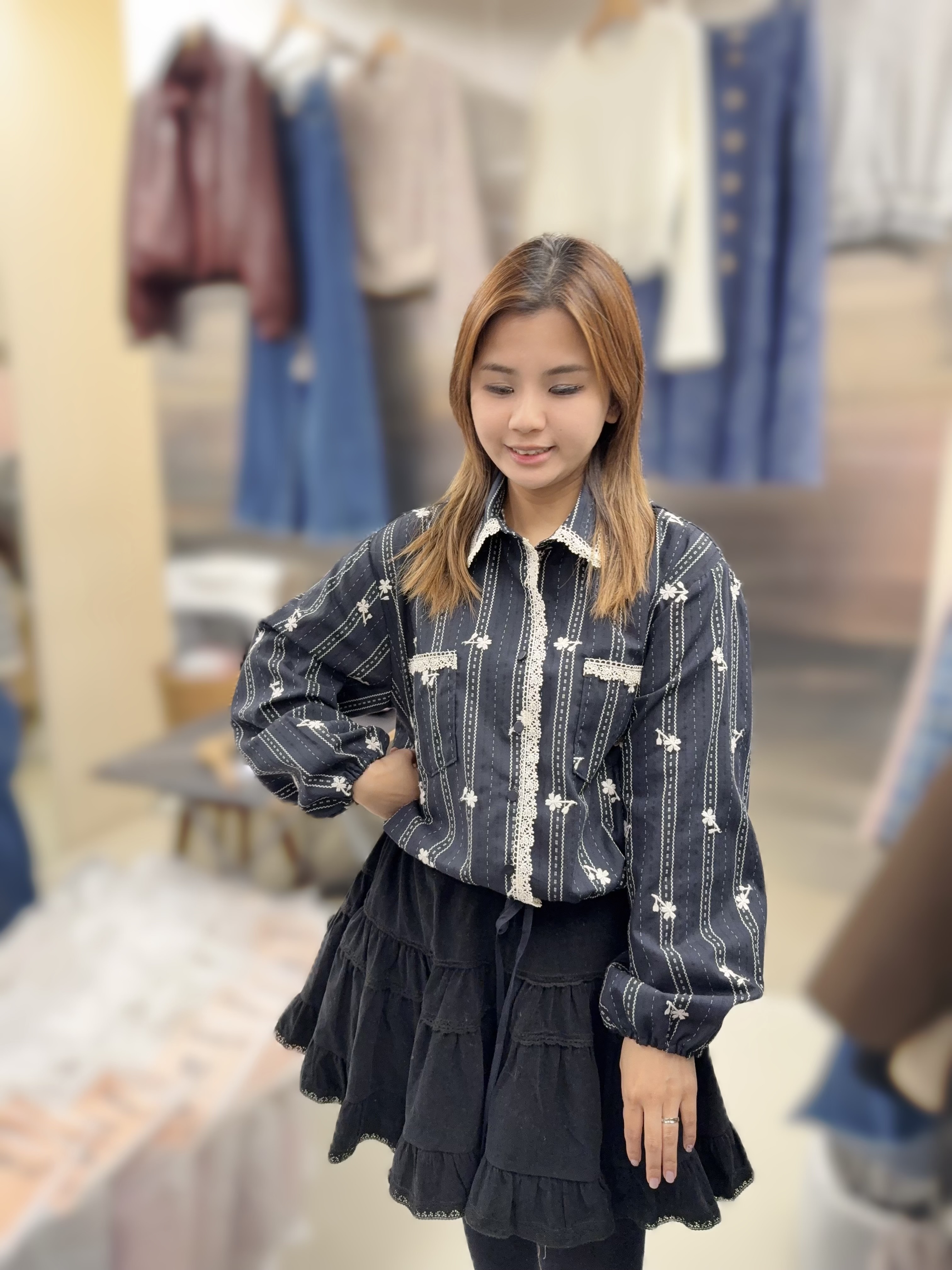 CR55 刺繡襯衫  胸46 長18 $439 (限量)