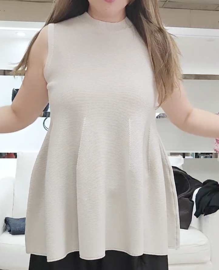 261020-A67 淺杏色立體娃娃cutting裙款針織背心