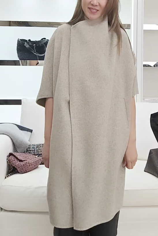 261020-A73 Cashmere Wool燕麥色斗篷款大衣
